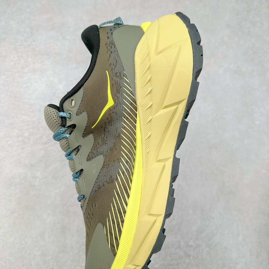 图片[7]-HOKA SKYLINE-FLOAT X 为HOKA首双搭载PeBax推进板的户外登山鞋，为近期大受欢迎的快速登山趋势打造，可同时对应越野跑与快速登山需求。90%蓖麻油提炼制造的Pebax推进版，搭配以甘蔗材质提炼的双密度EVA中底，为登山者带来源源不绝的前进能量。后跟外侧加长的Swallowtail Heel燕尾设计，同时提供上坡有感推进力、下坡步态更顺畅转换的快速登山新体验，适合想尝试轻量化登山，追求快速登山，但希望同时保持支撑推进力的族群。SKYLINE-FLOAT X使用Vibram黄金大底XS Trek复合橡胶成分，兼具耐磨与抓地力，搭配全新设计的5mm大底鞋齿与鞋纹，让克服崎岖地形更轻松，落地更稳定。 尺码：36 36.5 37.5 38 38.5 39 40 40.5 41 42 42.5 43 44 44.5 45-选品中心