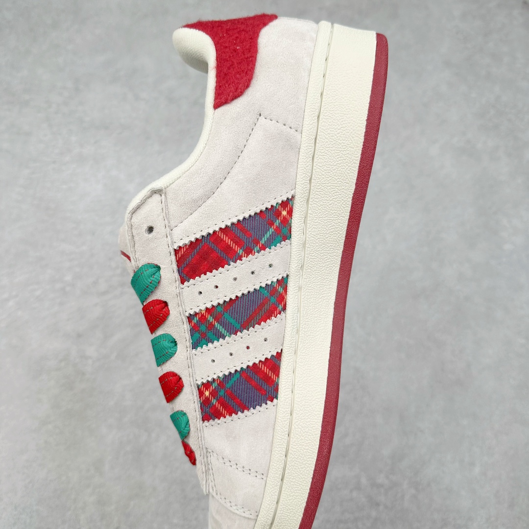 图片[7]-AD Originals Campus 00s 学院系列面包风经典复古低帮百搭休闲运动板鞋 ID6140 这次 Originals 选择了以经典复古鞋型 Campus 为蓝本打造全新面包鞋 这款鞋型联名不断 冠希当年对它更是钟爱有加 论牌面丝毫不输贝壳头、Forum 等大热鞋型 这次 Campus 一改 80 年代的瘦长造型 鞋舌、鞋身、鞋底甚至细节都变大了 营造出千禧年前后流行的面包鞋宽大廓形 因此鞋名改为 Campus 00s 鞋身采用绒面皮料搭配白色常规皮革 质感上还是延续了经典 Campus 的设计 鞋舌填充更加饱满 让鞋款整体看起来更加圆润 搭配上这款浅蓝配色 「蓝胖子」造型真的很可爱 鞋舌还加入了与以往 Campus 不同的全新三叶草 Logo 令造型更具千禧气息 鞋带也采用了加宽的设计 如果你不喜欢 这次还附送了传统鞋带可以替换 鞋底采用了米黄做旧设计 凸显鞋款的复古年代感 除了清新可人的浅蓝配色 还有一款酷灰配色 造型更加硬朗复古 而且相比浅蓝配色更加耐脏 尺码：36 36⅔ 37⅓ 38 38⅔ 39⅓ 40 40⅔ 41⅓ 42 42⅔ 43⅓ 44 45-选品中心