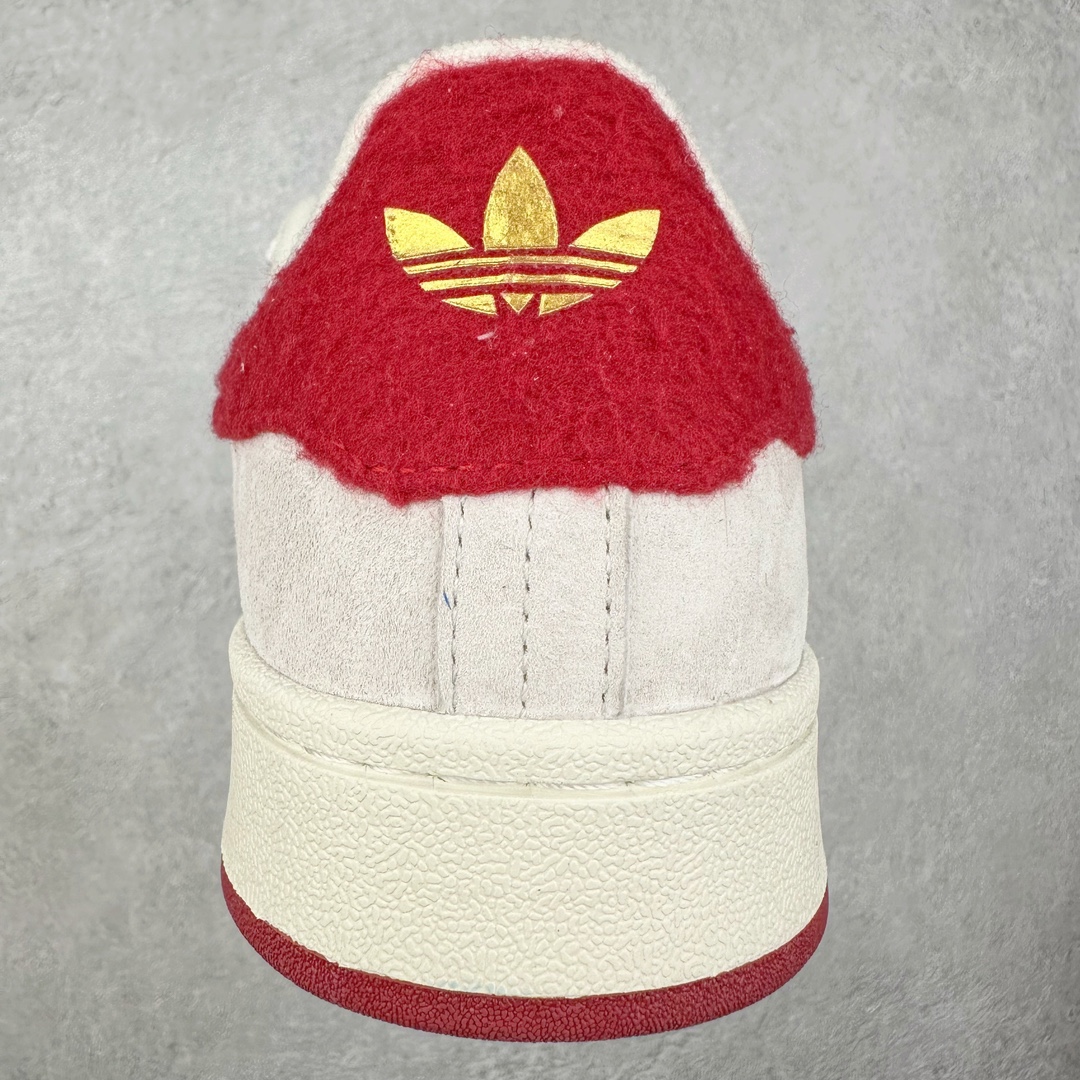 图片[8]-AD Originals Campus 00s 学院系列面包风经典复古低帮百搭休闲运动板鞋 ID6140 这次 Originals 选择了以经典复古鞋型 Campus 为蓝本打造全新面包鞋 这款鞋型联名不断 冠希当年对它更是钟爱有加 论牌面丝毫不输贝壳头、Forum 等大热鞋型 这次 Campus 一改 80 年代的瘦长造型 鞋舌、鞋身、鞋底甚至细节都变大了 营造出千禧年前后流行的面包鞋宽大廓形 因此鞋名改为 Campus 00s 鞋身采用绒面皮料搭配白色常规皮革 质感上还是延续了经典 Campus 的设计 鞋舌填充更加饱满 让鞋款整体看起来更加圆润 搭配上这款浅蓝配色 「蓝胖子」造型真的很可爱 鞋舌还加入了与以往 Campus 不同的全新三叶草 Logo 令造型更具千禧气息 鞋带也采用了加宽的设计 如果你不喜欢 这次还附送了传统鞋带可以替换 鞋底采用了米黄做旧设计 凸显鞋款的复古年代感 除了清新可人的浅蓝配色 还有一款酷灰配色 造型更加硬朗复古 而且相比浅蓝配色更加耐脏 尺码：36 36⅔ 37⅓ 38 38⅔ 39⅓ 40 40⅔ 41⅓ 42 42⅔ 43⅓ 44 45-选品中心