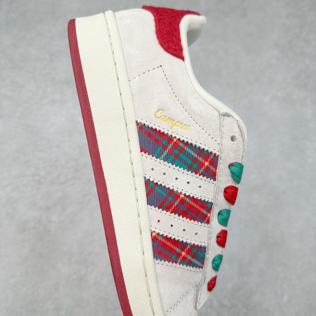 图片[6]-AD Originals Campus 00s 学院系列面包风经典复古低帮百搭休闲运动板鞋 ID6140 这次 Originals 选择了以经典复古鞋型 Campus 为蓝本打造全新面包鞋 这款鞋型联名不断 冠希当年对它更是钟爱有加 论牌面丝毫不输贝壳头、Forum 等大热鞋型 这次 Campus 一改 80 年代的瘦长造型 鞋舌、鞋身、鞋底甚至细节都变大了 营造出千禧年前后流行的面包鞋宽大廓形 因此鞋名改为 Campus 00s 鞋身采用绒面皮料搭配白色常规皮革 质感上还是延续了经典 Campus 的设计 鞋舌填充更加饱满 让鞋款整体看起来更加圆润 搭配上这款浅蓝配色 「蓝胖子」造型真的很可爱 鞋舌还加入了与以往 Campus 不同的全新三叶草 Logo 令造型更具千禧气息 鞋带也采用了加宽的设计 如果你不喜欢 这次还附送了传统鞋带可以替换 鞋底采用了米黄做旧设计 凸显鞋款的复古年代感 除了清新可人的浅蓝配色 还有一款酷灰配色 造型更加硬朗复古 而且相比浅蓝配色更加耐脏 尺码：36 36⅔ 37⅓ 38 38⅔ 39⅓ 40 40⅔ 41⅓ 42 42⅔ 43⅓ 44 45-选品中心