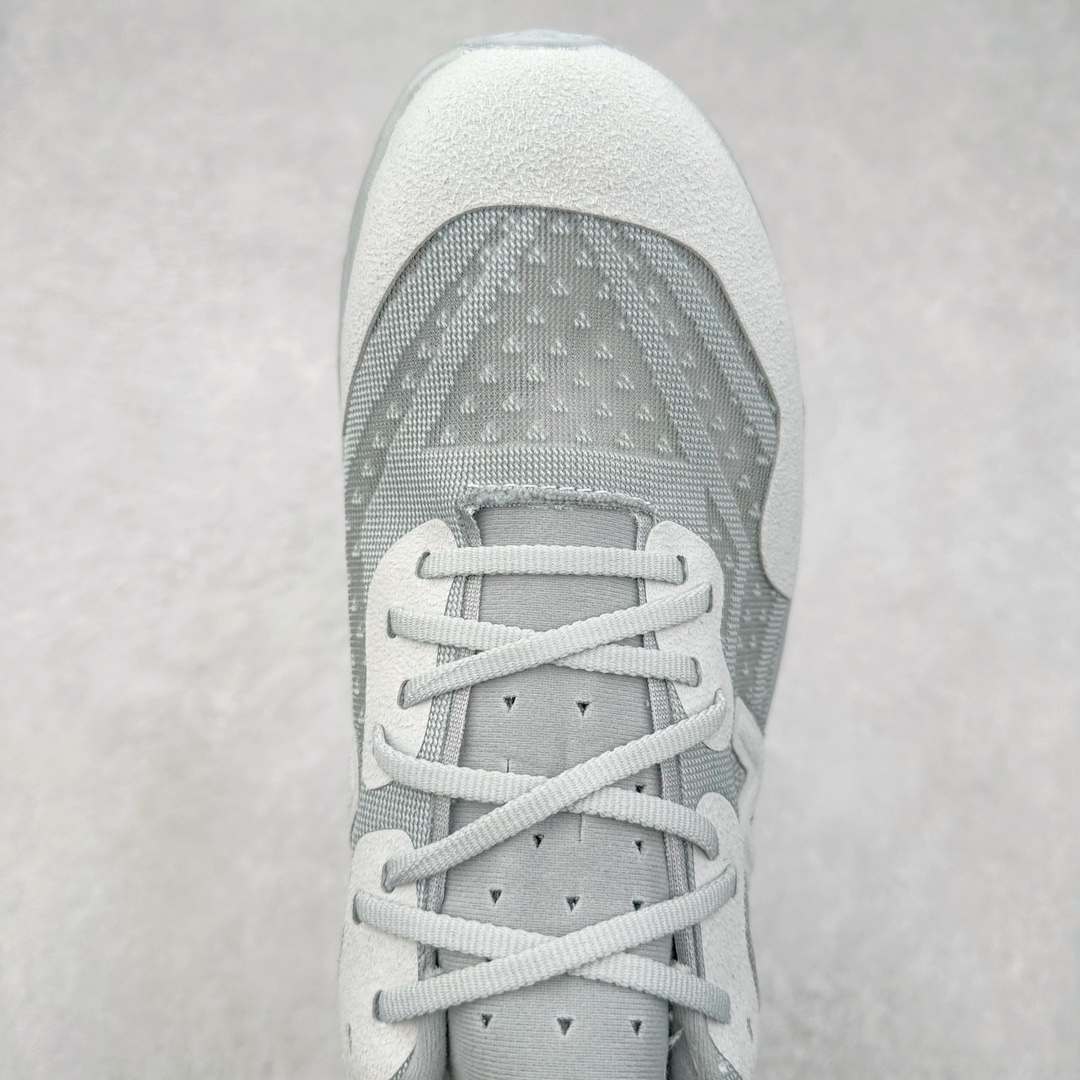 图片[4]-NEW BALANCE Rebel FuelCell Rebel V4 SuperComp Elite 精英版内置碳板 舒适时尚织物减震耐磨低帮马拉松轻量化跑步鞋 NB新百伦于 2019 年夏天首次发布了 Rebel 在制鞋业仍在向强调能量回报的弹力泡沫转变的时候 Rebel 确实是一个叛逆者 快进到 2024 年 Rebel v4 承诺通过重新配制的中底化合物和更高的堆叠高度提供更轻、更有弹性的跑步体验 就像New Balance SC Elite v4一样 Rebel v4 提供了完全重新设计的中底化合物 最新的混合物将 New Balance 专有的 FuelCell 泡沫（TPU 和 EVA 的混合物）与 PEBA 泡沫相结合 带来更弹跳的跑步体验 PEBA是一种超轻 高性能的泡沫 通常出现在镀碳超级鞋中 New Balance Rebel v4、ASICS Novablast 4和Brooks Hyperion Max都是精力充沛的无电镀运动鞋 在速度锻炼和快节奏中大放异彩 这三款鞋都依靠它们的中底泡沫和轻微的摇杆形状来创造一种向前滚动的感觉 而且虽然这些鞋子在堆叠高度和重量方面各不相同 但它们提供了相似的软硬比例 有足够的流行力来加快步伐 尺码：36 37 37.5 38 38.5 39.5 40 40.5 41.5 42 42.5 43 44 45-选品中心