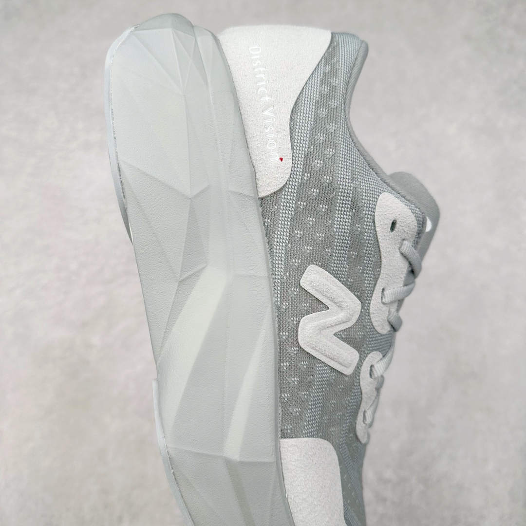 图片[6]-NEW BALANCE Rebel FuelCell Rebel V4 SuperComp Elite 精英版内置碳板 舒适时尚织物减震耐磨低帮马拉松轻量化跑步鞋 NB新百伦于 2019 年夏天首次发布了 Rebel 在制鞋业仍在向强调能量回报的弹力泡沫转变的时候 Rebel 确实是一个叛逆者 快进到 2024 年 Rebel v4 承诺通过重新配制的中底化合物和更高的堆叠高度提供更轻、更有弹性的跑步体验 就像New Balance SC Elite v4一样 Rebel v4 提供了完全重新设计的中底化合物 最新的混合物将 New Balance 专有的 FuelCell 泡沫（TPU 和 EVA 的混合物）与 PEBA 泡沫相结合 带来更弹跳的跑步体验 PEBA是一种超轻 高性能的泡沫 通常出现在镀碳超级鞋中 New Balance Rebel v4、ASICS Novablast 4和Brooks Hyperion Max都是精力充沛的无电镀运动鞋 在速度锻炼和快节奏中大放异彩 这三款鞋都依靠它们的中底泡沫和轻微的摇杆形状来创造一种向前滚动的感觉 而且虽然这些鞋子在堆叠高度和重量方面各不相同 但它们提供了相似的软硬比例 有足够的流行力来加快步伐 尺码：36 37 37.5 38 38.5 39.5 40 40.5 41.5 42 42.5 43 44 45-选品中心