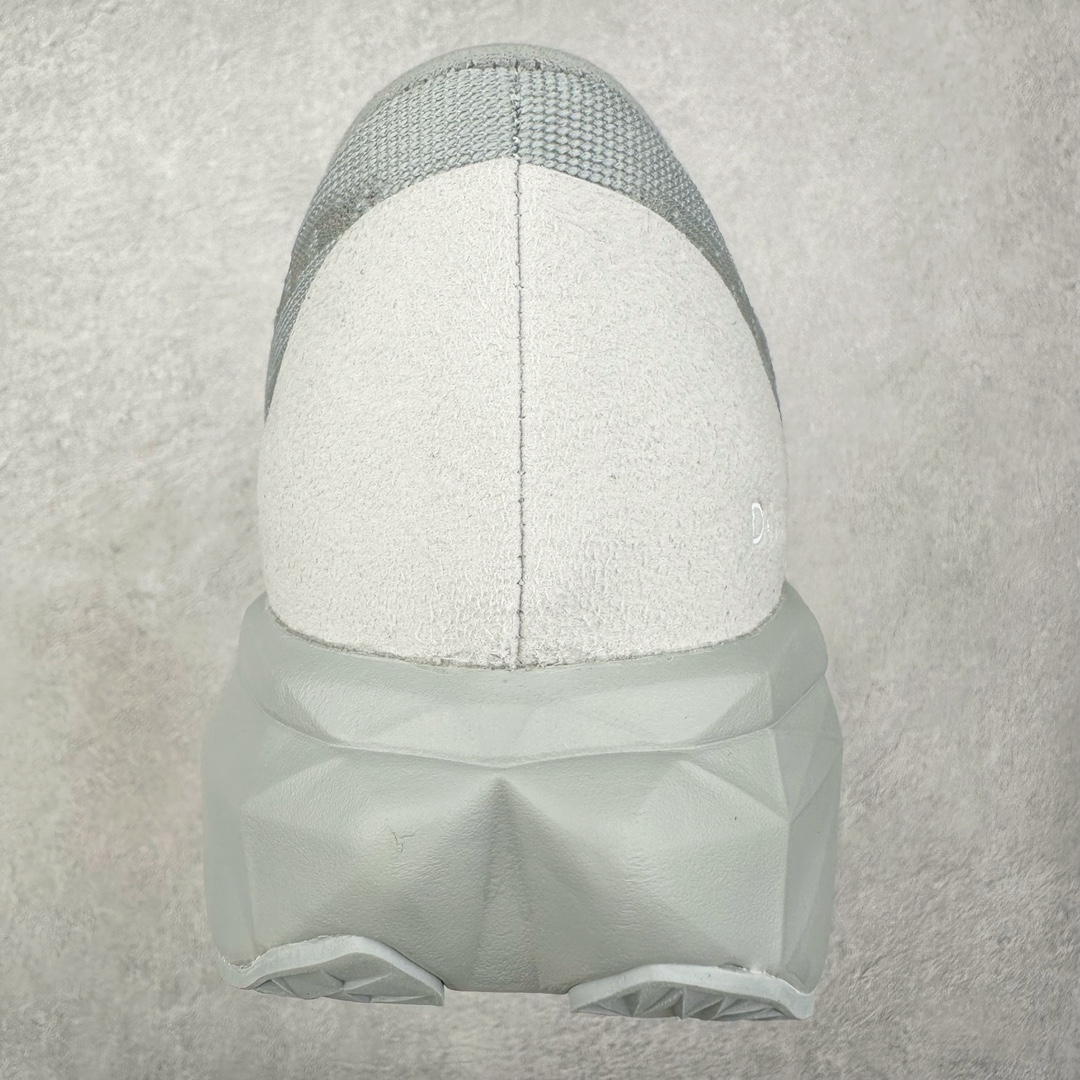 图片[8]-NEW BALANCE Rebel FuelCell Rebel V4 SuperComp Elite 精英版内置碳板 舒适时尚织物减震耐磨低帮马拉松轻量化跑步鞋 NB新百伦于 2019 年夏天首次发布了 Rebel 在制鞋业仍在向强调能量回报的弹力泡沫转变的时候 Rebel 确实是一个叛逆者 快进到 2024 年 Rebel v4 承诺通过重新配制的中底化合物和更高的堆叠高度提供更轻、更有弹性的跑步体验 就像New Balance SC Elite v4一样 Rebel v4 提供了完全重新设计的中底化合物 最新的混合物将 New Balance 专有的 FuelCell 泡沫（TPU 和 EVA 的混合物）与 PEBA 泡沫相结合 带来更弹跳的跑步体验 PEBA是一种超轻 高性能的泡沫 通常出现在镀碳超级鞋中 New Balance Rebel v4、ASICS Novablast 4和Brooks Hyperion Max都是精力充沛的无电镀运动鞋 在速度锻炼和快节奏中大放异彩 这三款鞋都依靠它们的中底泡沫和轻微的摇杆形状来创造一种向前滚动的感觉 而且虽然这些鞋子在堆叠高度和重量方面各不相同 但它们提供了相似的软硬比例 有足够的流行力来加快步伐 尺码：36 37 37.5 38 38.5 39.5 40 40.5 41.5 42 42.5 43 44 45-选品中心