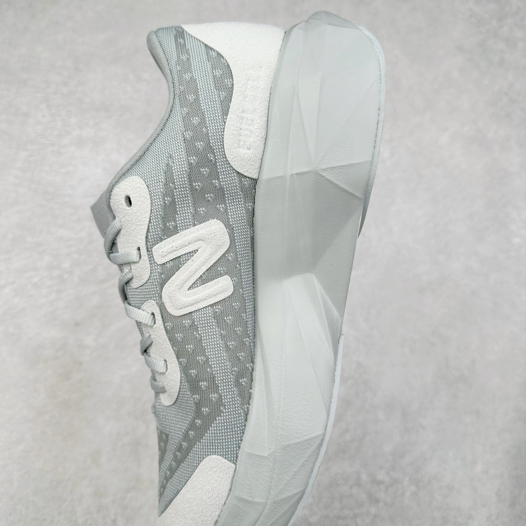 图片[7]-NEW BALANCE Rebel FuelCell Rebel V4 SuperComp Elite 精英版内置碳板 舒适时尚织物减震耐磨低帮马拉松轻量化跑步鞋 NB新百伦于 2019 年夏天首次发布了 Rebel 在制鞋业仍在向强调能量回报的弹力泡沫转变的时候 Rebel 确实是一个叛逆者 快进到 2024 年 Rebel v4 承诺通过重新配制的中底化合物和更高的堆叠高度提供更轻、更有弹性的跑步体验 就像New Balance SC Elite v4一样 Rebel v4 提供了完全重新设计的中底化合物 最新的混合物将 New Balance 专有的 FuelCell 泡沫（TPU 和 EVA 的混合物）与 PEBA 泡沫相结合 带来更弹跳的跑步体验 PEBA是一种超轻 高性能的泡沫 通常出现在镀碳超级鞋中 New Balance Rebel v4、ASICS Novablast 4和Brooks Hyperion Max都是精力充沛的无电镀运动鞋 在速度锻炼和快节奏中大放异彩 这三款鞋都依靠它们的中底泡沫和轻微的摇杆形状来创造一种向前滚动的感觉 而且虽然这些鞋子在堆叠高度和重量方面各不相同 但它们提供了相似的软硬比例 有足够的流行力来加快步伐 尺码：36 37 37.5 38 38.5 39.5 40 40.5 41.5 42 42.5 43 44 45-选品中心