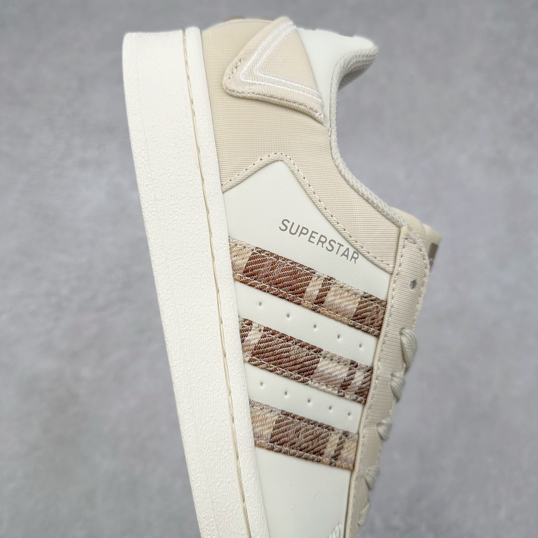 图片[6]-＃H11纯原福利 AD Originals Superstar 经典复古贝壳头板鞋 诞生于1969年 是第一双将全皮面鞋 身与橡胶鞋头结合在一起的低帮篮球鞋 Superstar最开始 是作为高帮篮球鞋Pro Model的低帮版本而出现的 但因为其独特和醒目的橡胶鞋头造型而让大家熟知 被大家形象地称为\\\”shelltoe\\\”贝壳头 在70年代的美国职业篮球场上 接近3/4的NBA球员都将这双Superstar作为场上用鞋 80年代之后 经过不断的改良和发展 Superstar逐渐成为横跨时装、音乐、街头文化、休闲和运动等各大领域的时尚潮鞋 尺码：35.5 36 36.5 37 38 38.5 39 40 40.5 41 42 42.5 43 44 44.5 45-选品中心