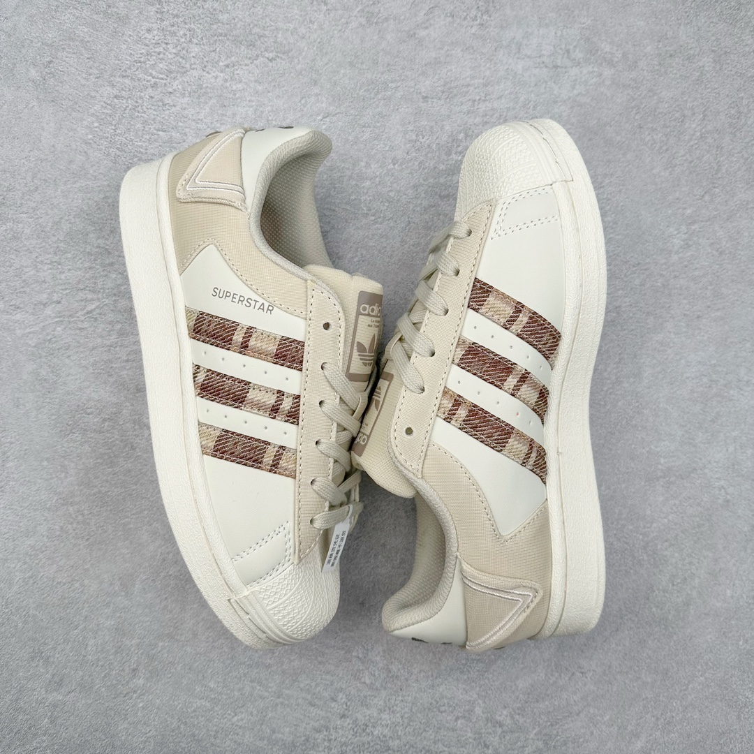 图片[3]-＃H11纯原福利 AD Originals Superstar 经典复古贝壳头板鞋 诞生于1969年 是第一双将全皮面鞋 身与橡胶鞋头结合在一起的低帮篮球鞋 Superstar最开始 是作为高帮篮球鞋Pro Model的低帮版本而出现的 但因为其独特和醒目的橡胶鞋头造型而让大家熟知 被大家形象地称为\\\”shelltoe\\\”贝壳头 在70年代的美国职业篮球场上 接近3/4的NBA球员都将这双Superstar作为场上用鞋 80年代之后 经过不断的改良和发展 Superstar逐渐成为横跨时装、音乐、街头文化、休闲和运动等各大领域的时尚潮鞋 尺码：35.5 36 36.5 37 38 38.5 39 40 40.5 41 42 42.5 43 44 44.5 45-选品中心