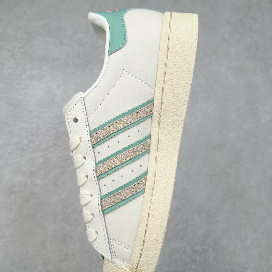 图片[7]-＃H11纯原福利 AD Originals Superstar 经典复古贝壳头板鞋 诞生于1969年 是第一双将全皮面鞋 身与橡胶鞋头结合在一起的低帮篮球鞋 Superstar最开始 是作为高帮篮球鞋Pro Model的低帮版本而出现的 但因为其独特和醒目的橡胶鞋头造型而让大家熟知 被大家形象地称为\\\”shelltoe\\\”贝壳头 在70年代的美国职业篮球场上 接近3/4的NBA球员都将这双Superstar作为场上用鞋 80年代之后 经过不断的改良和发展 Superstar逐渐成为横跨时装、音乐、街头文化、休闲和运动等各大领域的时尚潮鞋 尺码：35.5 36 36.5 37 38 38.5 39 40 40.5 41 42 42.5 43 44 44.5 45-选品中心