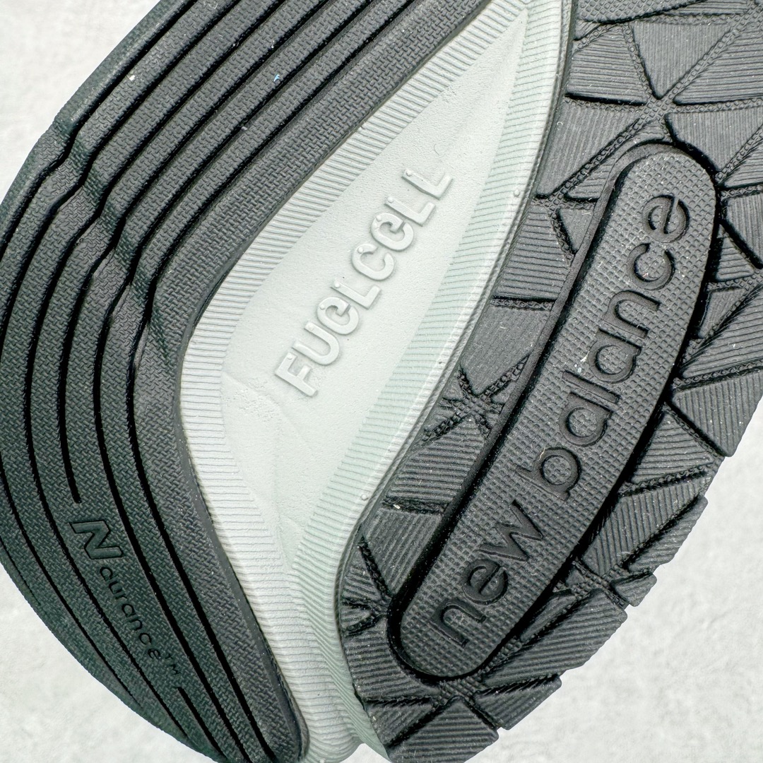 图片[18]-＃M纯原 New Balance M990BK6 新百伦NB990V6 黑灰 第六代总统复古慢跑鞋 正确3M反光细节 原楦原纸版开发 正确6层组合底模精密开发 后跟透明TPU水晶装饰条稳固 沿用了引以为傲的跑鞋手工技艺 采用猪皮绒面并包裹局部透气网面的鞋身设计 菱网鞋舌上刻有New Balance USA 鞋面依旧身着经典的大热之灰 彰显了其高端的品质身份 尺码：36 37 37.5 38 38.5 39 40 40.5 41.5 42 42.5 43 44 44.5 45 46.5-选品中心