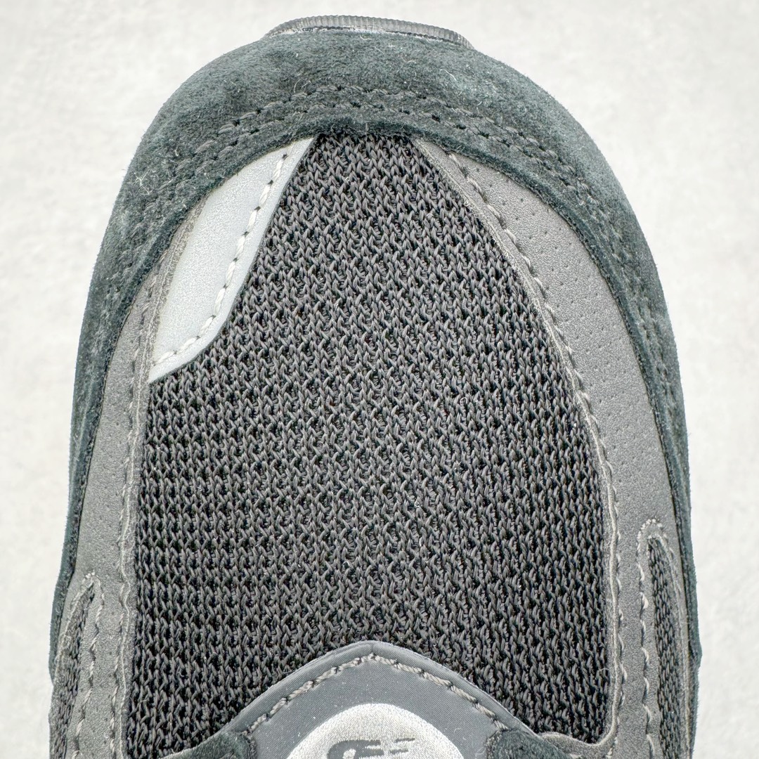 图片[14]-＃M纯原 New Balance M990BK6 新百伦NB990V6 黑灰 第六代总统复古慢跑鞋 正确3M反光细节 原楦原纸版开发 正确6层组合底模精密开发 后跟透明TPU水晶装饰条稳固 沿用了引以为傲的跑鞋手工技艺 采用猪皮绒面并包裹局部透气网面的鞋身设计 菱网鞋舌上刻有New Balance USA 鞋面依旧身着经典的大热之灰 彰显了其高端的品质身份 尺码：36 37 37.5 38 38.5 39 40 40.5 41.5 42 42.5 43 44 44.5 45 46.5-选品中心