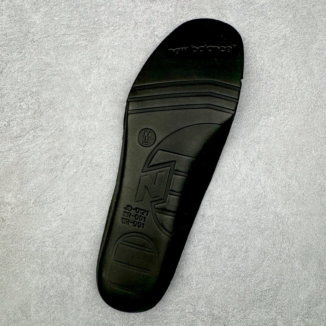 图片[11]-＃M纯原 New Balance M990BK6 新百伦NB990V6 黑灰 第六代总统复古慢跑鞋 正确3M反光细节 原楦原纸版开发 正确6层组合底模精密开发 后跟透明TPU水晶装饰条稳固 沿用了引以为傲的跑鞋手工技艺 采用猪皮绒面并包裹局部透气网面的鞋身设计 菱网鞋舌上刻有New Balance USA 鞋面依旧身着经典的大热之灰 彰显了其高端的品质身份 尺码：36 37 37.5 38 38.5 39 40 40.5 41.5 42 42.5 43 44 44.5 45 46.5-选品中心