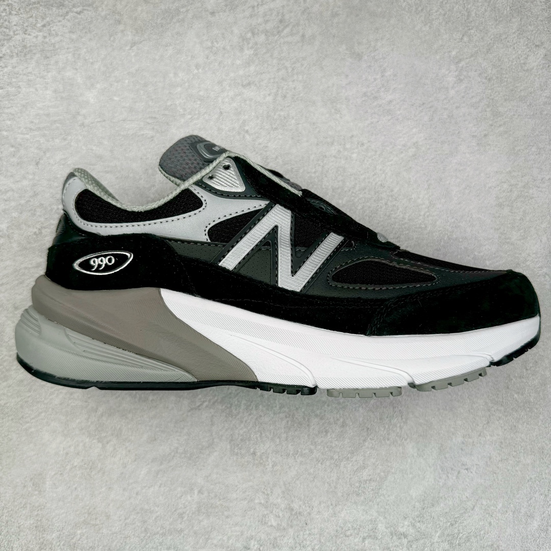 ＃M纯原 New Balance M990BK6 新百伦NB990V6 黑灰 第六代总统复古慢跑鞋 正确3M反光细节 原楦原纸版开发 正确6层组合底模精密开发 后跟透明TPU水晶装饰条稳固 沿用了引以为傲的跑鞋手工技艺 采用猪皮绒面并包裹局部透气网面的鞋身设计 菱网鞋舌上刻有New Balance USA 鞋面依旧身着经典的大热之灰 彰显了其高端的品质身份 尺码：36 37 37.5 38 38.5 39 40 40.5 41.5 42 42.5 43 44 44.5 45 46.5-选品中心