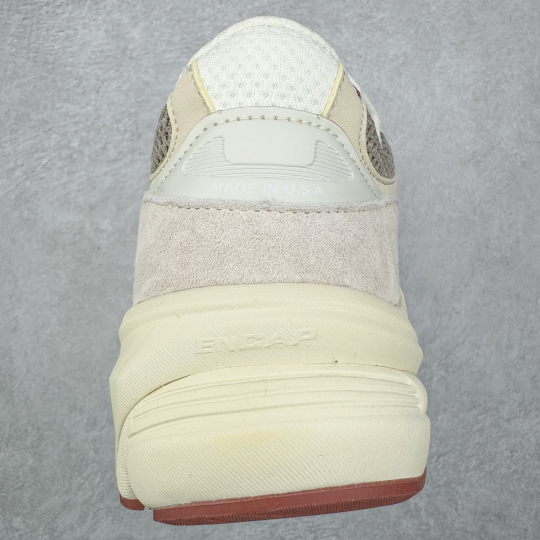 图片[8]-＃M纯原 Loro Piana x New Balance 新百伦NB990V6 第六代总统复古慢跑鞋 联名灰酒红 U990LO6 本次联名选择以美产990V6鞋型为蓝本，鞋面由奶油色和灰褐色拼接打造，N字Logo、鞋底、以及鞋舌处加入了Loro Piana经典的勃艮第红勾勒。鞋舌标签上印有\\\”Loro Piana\\\”标识，彰显特殊身份，整体颜值不俗。材质方面也主打一个奢华，采用针织网眼和升级版优质麂皮打造，并且融入了 Loro Piana 标志性的 Pecora Nera 羊毛，后跟和鞋底搭载ENCAP和 FuelCell缓冲技术，上脚舒适度得以保证，确实是史上最奢华的一双990V6联名了。原盒原配 正确3M反光细节 原楦原纸版开发 正确6层组合底模精密开发 后跟透明TPU水晶装饰条稳固 沿用了引以为傲的跑鞋手工技艺 采用猪皮绒面并包裹局部透气网面的鞋身设计 菱网鞋舌上刻有New Balance USA 鞋面依旧身着经典的大热之灰 彰显了其高端的品质身份 尺码：36 37 37.5 38 38.5 39 40 40.5 41.5 42 42.5 43 44 44.5 45 46.5-选品中心