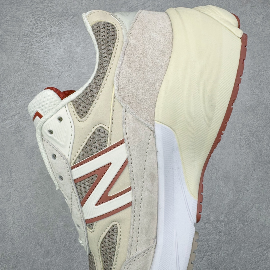 图片[7]-＃M纯原 Loro Piana x New Balance 新百伦NB990V6 第六代总统复古慢跑鞋 联名灰酒红 U990LO6 本次联名选择以美产990V6鞋型为蓝本，鞋面由奶油色和灰褐色拼接打造，N字Logo、鞋底、以及鞋舌处加入了Loro Piana经典的勃艮第红勾勒。鞋舌标签上印有\\\”Loro Piana\\\”标识，彰显特殊身份，整体颜值不俗。材质方面也主打一个奢华，采用针织网眼和升级版优质麂皮打造，并且融入了 Loro Piana 标志性的 Pecora Nera 羊毛，后跟和鞋底搭载ENCAP和 FuelCell缓冲技术，上脚舒适度得以保证，确实是史上最奢华的一双990V6联名了。原盒原配 正确3M反光细节 原楦原纸版开发 正确6层组合底模精密开发 后跟透明TPU水晶装饰条稳固 沿用了引以为傲的跑鞋手工技艺 采用猪皮绒面并包裹局部透气网面的鞋身设计 菱网鞋舌上刻有New Balance USA 鞋面依旧身着经典的大热之灰 彰显了其高端的品质身份 尺码：36 37 37.5 38 38.5 39 40 40.5 41.5 42 42.5 43 44 44.5 45 46.5-选品中心