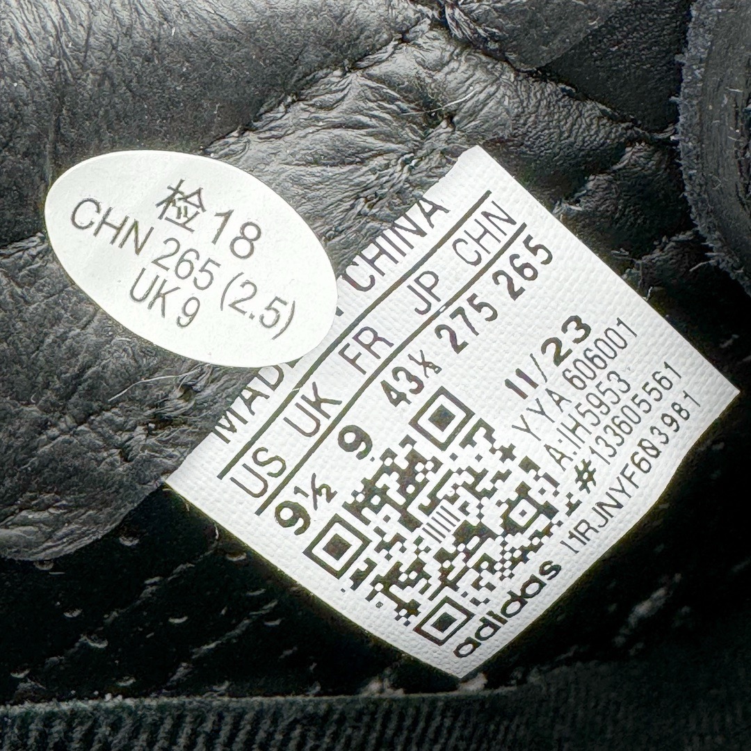 图片[18]-＃LJ渠道版 Clot x AD Original Superstar 联名圆头舒适耐磨低帮贝壳头板鞋 黑白 货号：IH5953 原鞋原档案开发 同源ZP原材 采用头层原厂平面油皮+牛皮围条 精工针车 全网独家正确私模 组合原装大底 三层组合 全新RB锯齿鞋底+高弹EVA+头层牛皮沿条 配件鞋盒同步原厂 全部遵循公司原鞋打造 2023年10月，香港潮牌Clot在纪念20周年2024年春夏时装秀推出将与Adidas再一次合作，这也是联合创始人陈冠希和Adidas在首次合作十多年后再次联手。全新合作特别之处CLOT对标志性的Adidas Superstar系列鞋款进行独特诠释。定于2024年2月23日推出Clot x Superstar “Cloud White”以云白色、核心黑色和水晶沙的时尚色调组合，采用预科生风格，配有白色皮革鞋身，饰有透气孔以增强透气性，并辅以标志性的贝壳鞋头，其他细节包括侧面的黑色三条纹、联名鞋舌标签和鞋跟标签，而且这款运动鞋采用堆叠式白色和棕褐色中底，为经典巨星增添了独特的风格，最后以奶油色凹槽橡胶外底，确保耐用性和牵引力。这个设计毫不费力地将传统与创新结合在一起。尺码：36 36.5 37.5 38 38.5 39 40 40.5 41 42 42.5 43 44 44.5 45 46-选品中心