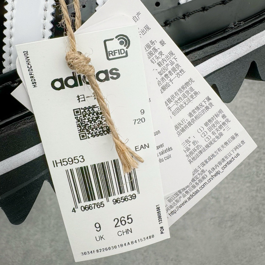 图片[20]-＃LJ渠道版 Clot x AD Original Superstar 联名圆头舒适耐磨低帮贝壳头板鞋 黑白 货号：IH5953 原鞋原档案开发 同源ZP原材 采用头层原厂平面油皮+牛皮围条 精工针车 全网独家正确私模 组合原装大底 三层组合 全新RB锯齿鞋底+高弹EVA+头层牛皮沿条 配件鞋盒同步原厂 全部遵循公司原鞋打造 2023年10月，香港潮牌Clot在纪念20周年2024年春夏时装秀推出将与Adidas再一次合作，这也是联合创始人陈冠希和Adidas在首次合作十多年后再次联手。全新合作特别之处CLOT对标志性的Adidas Superstar系列鞋款进行独特诠释。定于2024年2月23日推出Clot x Superstar “Cloud White”以云白色、核心黑色和水晶沙的时尚色调组合，采用预科生风格，配有白色皮革鞋身，饰有透气孔以增强透气性，并辅以标志性的贝壳鞋头，其他细节包括侧面的黑色三条纹、联名鞋舌标签和鞋跟标签，而且这款运动鞋采用堆叠式白色和棕褐色中底，为经典巨星增添了独特的风格，最后以奶油色凹槽橡胶外底，确保耐用性和牵引力。这个设计毫不费力地将传统与创新结合在一起。尺码：36 36.5 37.5 38 38.5 39 40 40.5 41 42 42.5 43 44 44.5 45 46-选品中心