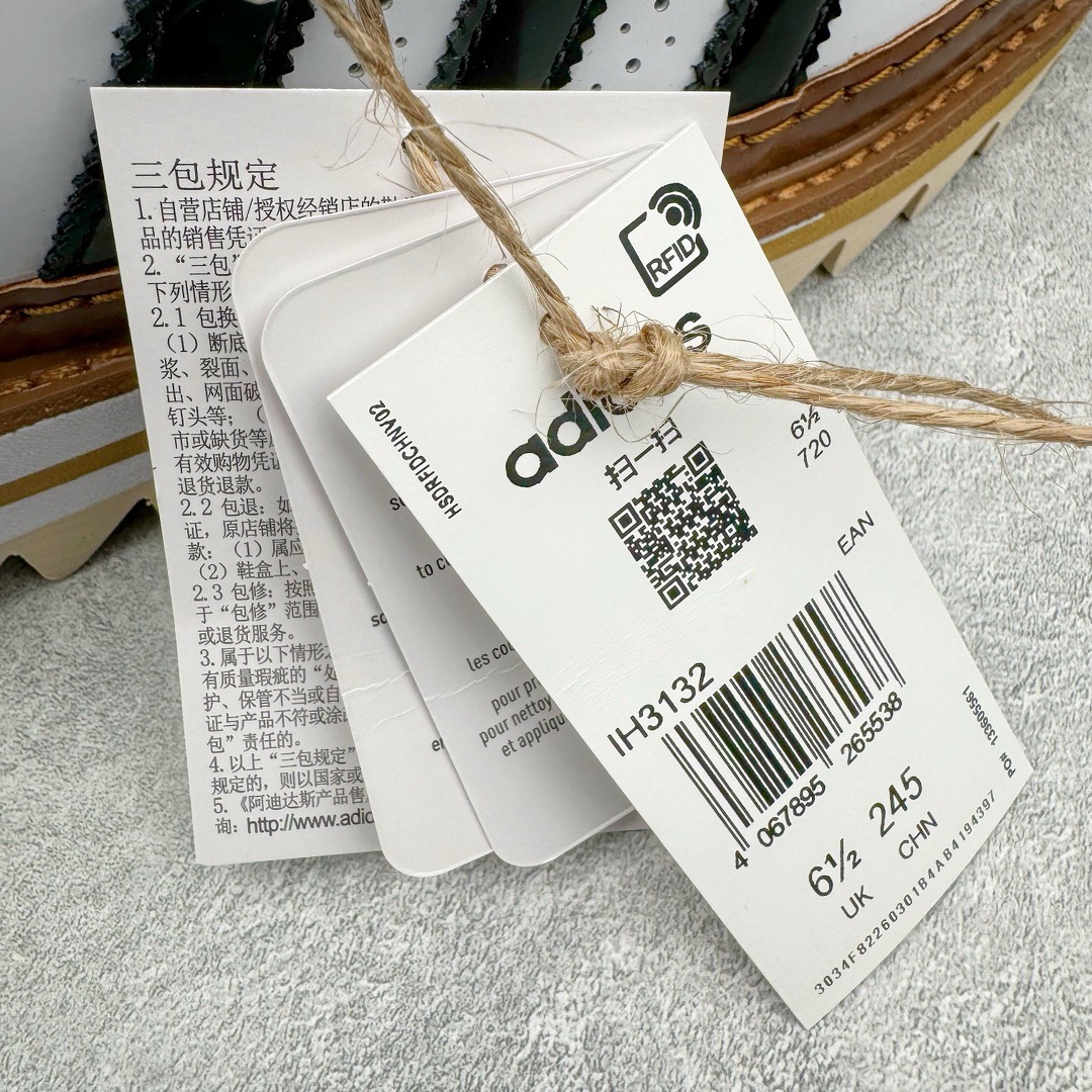 图片[10]-＃LJ渠道版 Clot x AD Original Superstar 联名圆头舒适耐磨低帮贝壳头板鞋 白棕 货号：IH3132 原鞋原档案开发 同源ZP原材 采用头层原厂平面油皮+牛皮围条 精工针车 全网独家正确私模 组合原装大底 三层组合 全新RB锯齿鞋底+高弹EVA+头层牛皮沿条 配件鞋盒同步原厂 全部遵循公司原鞋打造 2023年10月，香港潮牌Clot在纪念20周年2024年春夏时装秀推出将与Adidas再一次合作，这也是联合创始人陈冠希和Adidas在首次合作十多年后再次联手。全新合作特别之处CLOT对标志性的Adidas Superstar系列鞋款进行独特诠释。定于2024年2月23日推出Clot x Superstar “Cloud White”以云白色、核心黑色和水晶沙的时尚色调组合，采用预科生风格，配有白色皮革鞋身，饰有透气孔以增强透气性，并辅以标志性的贝壳鞋头，其他细节包括侧面的黑色三条纹、联名鞋舌标签和鞋跟标签，而且这款运动鞋采用堆叠式白色和棕褐色中底，为经典巨星增添了独特的风格，最后以奶油色凹槽橡胶外底，确保耐用性和牵引力。这个设计毫不费力地将传统与创新结合在一起。尺码：36 36.5 37.5 38 38.5 39 40 40.5 41 42 42.5 43 44 44.5 45 46-选品中心
