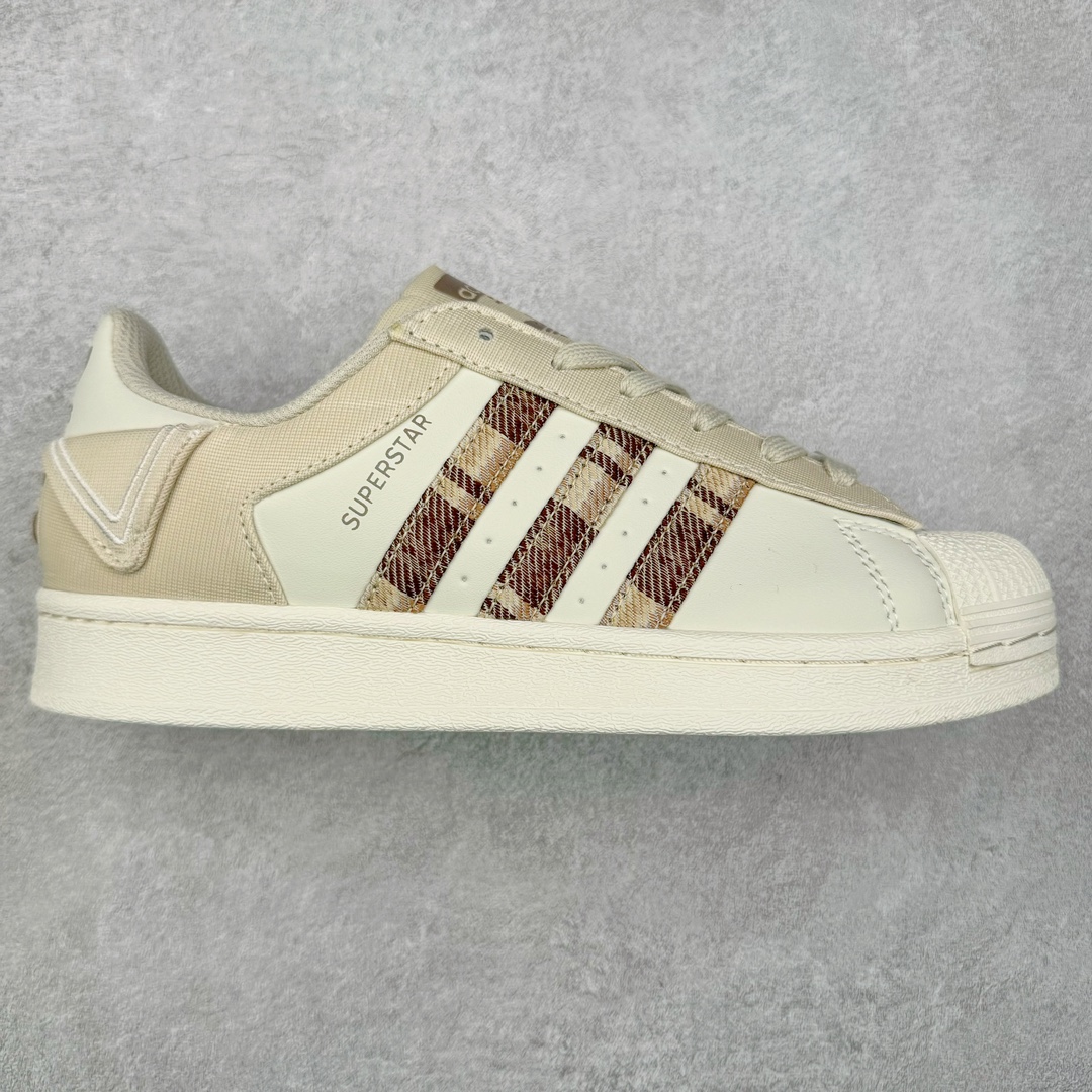 图片[10]-＃H11纯原福利 AD Originals Superstar 经典复古贝壳头板鞋 诞生于1969年 是第一双将全皮面鞋 身与橡胶鞋头结合在一起的低帮篮球鞋 Superstar最开始 是作为高帮篮球鞋Pro Model的低帮版本而出现的 但因为其独特和醒目的橡胶鞋头造型而让大家熟知 被大家形象地称为\\\”shelltoe\\\”贝壳头 在70年代的美国职业篮球场上 接近3/4的NBA球员都将这双Superstar作为场上用鞋 80年代之后 经过不断的改良和发展 Superstar逐渐成为横跨时装、音乐、街头文化、休闲和运动等各大领域的时尚潮鞋 尺码：35.5 36 36.5 37 38 38.5 39 40 40.5 41 42 42.5 43 44 44.5 45-选品中心