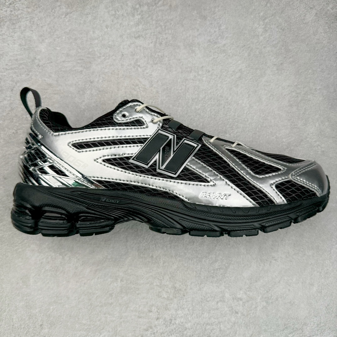 New Balance M1906R NB新百伦系列复古老爹风休闲运动慢跑鞋 采用轻质牛剖革拼接透气网眼衬垫织物鞋面材质 T-Beam大底提供足步弓支撑 保持步态稳定#后跟搭载外露缓震胶 鞋身整体以各种深浅不一的灰色覆盖 鞋头以淡蓝色调装饰，网眼衬垫通过不规律的色块实现做旧的美感 泛黄的鞋底更是进一步增添了复古气息 尺码：36 37 37.5 38 38.5 39.5 40 40.5 41.5 42 42.5 43 44 45-选品中心