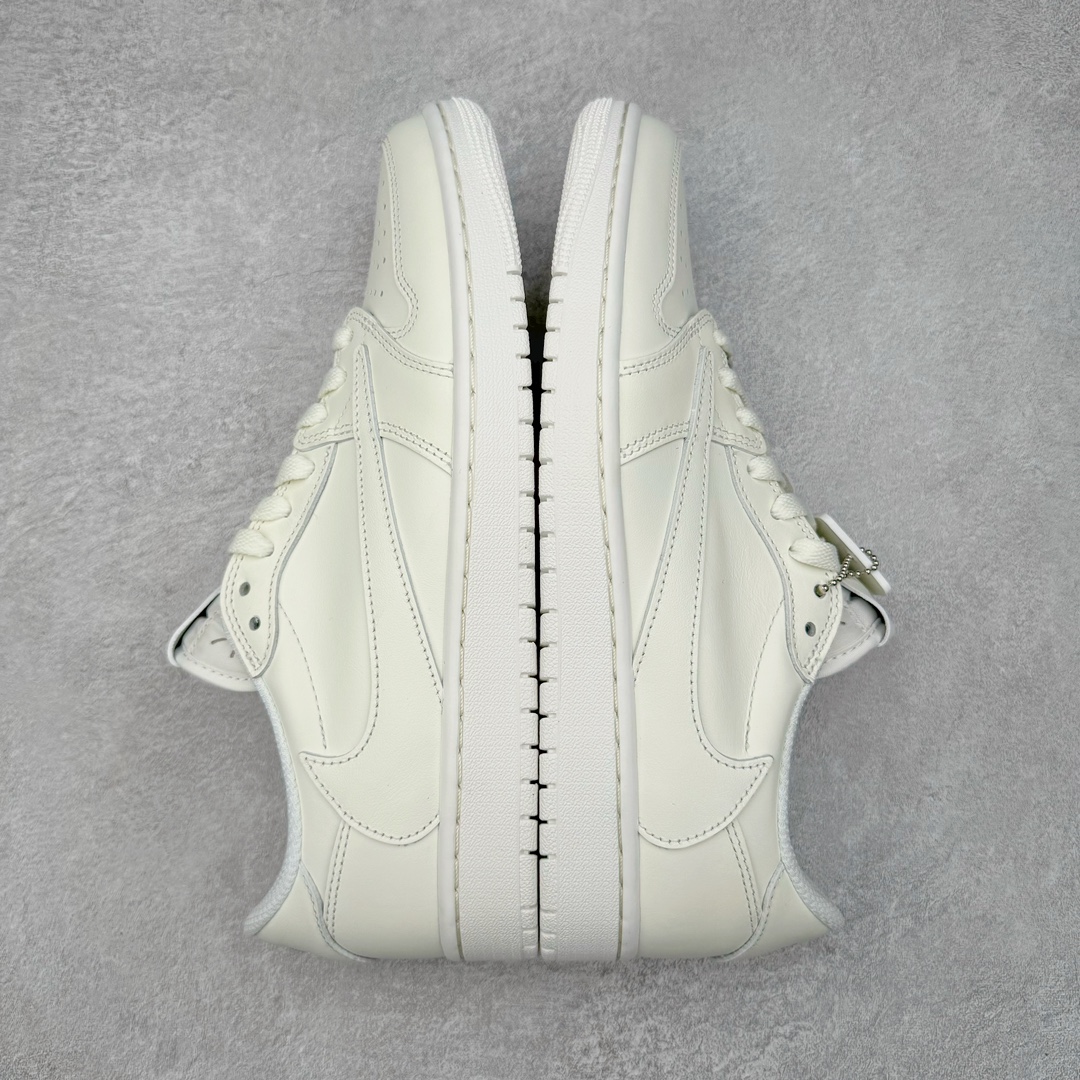 图片[4]-＃PK纯原 Travis Scott x Air Jordan AJ1 Low OG SP TS联名倒钩低帮 亲友限定 纯白 TD1228-111 圈内最强倒钩系列 高端零售特供批次 产品品控稳定性领先行业 各方面均可对飙L版 良心定价不杀猪 SZ原厂全套原楦原纸板冲刀磨具开发 原厂皮料加持 原厂港宝加持定型后跟R度完美 同源原厂电绣 鬼脸飞翼针数密度立体效果一致 百分百一致原鞋 原厂拉帮工艺 针距密度一致 后跟弧度收口自然不对折 极致一眼正品既视感 进口玻璃冲刀皮料裁剪零毛边 全鞋电脑针车工艺 品控清洁度最高QC检验标准 免检产品 原厂订购鞋盒、鞋标、防尘纸、鞋撑、鞋带 追求极致的原厂味道 尺码：40 40.5 41 42 42.5 43 44 44.5 45 46 47.5-选品中心