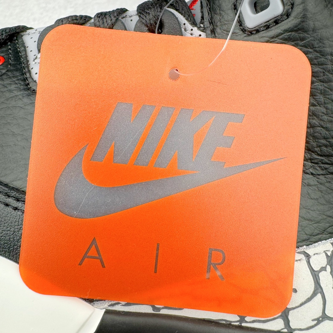 图片[10]-＃KZ神版 Air Jordan AJ3 Retro 复刻黑水泥 DN3707-010 独家外贸特供尺码含45.5 48.5 国内外口碑最好最推荐的产品 市场中端王者 亲自操刀耗时半年巨作 全套原纸板楦头开发 原厂大底磨具加持立体防滑纹理 原装可视Air Sole气垫 原汁原味最完美的三代版型 唯一正确鞋头趴度弧度高度鞋身腰线 此版本只针对中端市场 皮料材质有所更替 其他数据细节工艺流程均保持一致 绝不口嗨 细节品控鞋型随意秒杀市面3XX 4XX 原厂TPU后跟饰片 正确内里反口里网布 皮料菱角分明不变形无多余毛边 正确手工大底描漆拉丝 市场唯一原厂鞋扣模具 原厂织唛标 原厂飞人电绣工艺 尾指中部跳三针 独家绑鞋带手法 印刷中底布 四线拉帮 米色美纹纸贴合固定 进口港宝加持 后跟自然饱满 全鞋荧光划线卡点 追求极致完美 每一双都是工艺品 多重QC质检 超越公司货的品控标准 实实在在的免检产品 尺码：40 40.5 41 42 42.5 43 44 44.5 45 45.5 46 47.5 48.5-选品中心