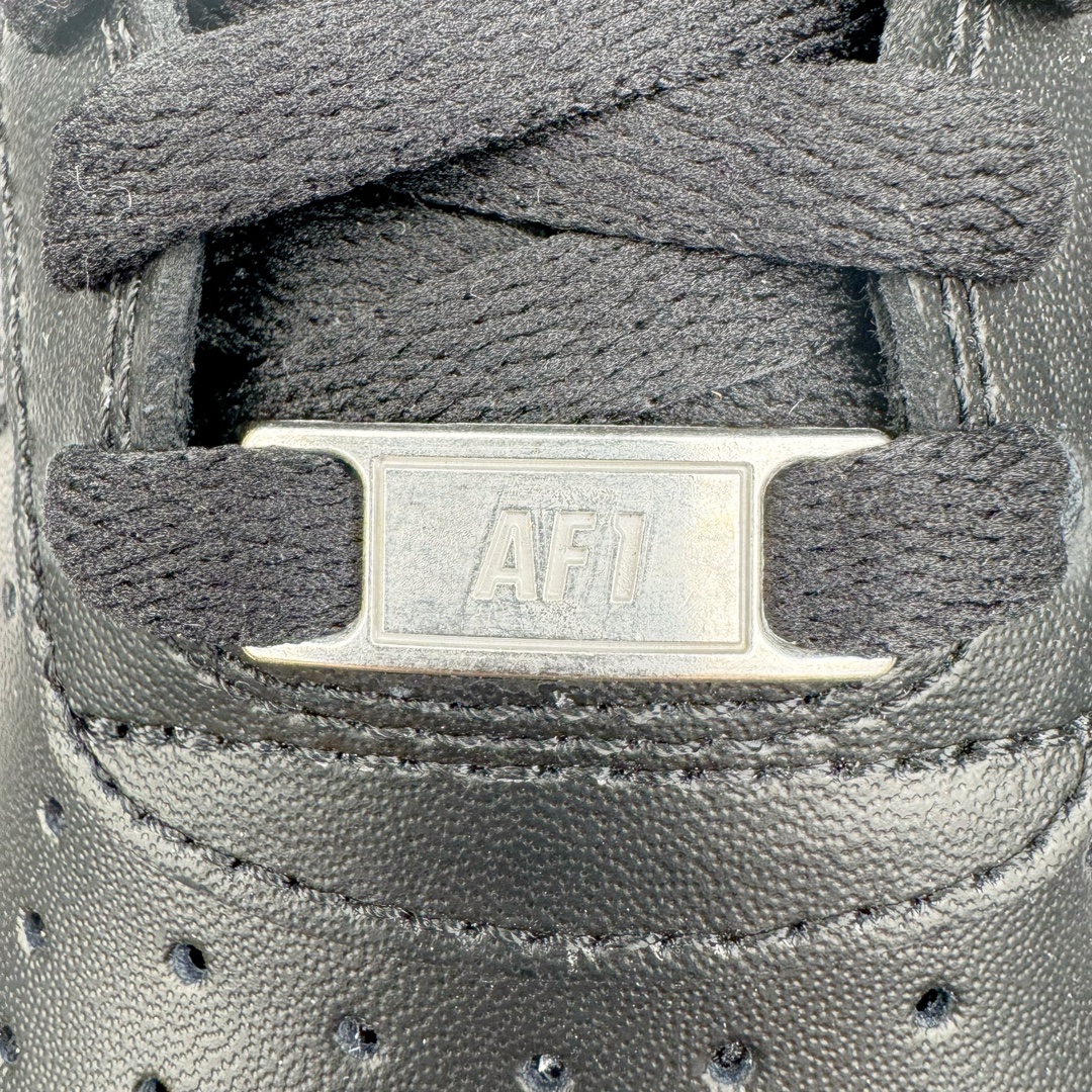 图片[17]-＃KZ神版特价 NK Air Force 1 Low \’07 空军一号低帮经典板鞋 全黑 CW2288-001 同步官方2024专柜在售全新版本细节 更新3/4背胶 全新货号 鞋盒规格 不规则波浪大底咬花 全鞋电脑针车 工整有序 视觉效果满分 原厂拉帮手法 标准四线 密度针距针孔大小控制到位 原装反口里网布海绵 正确卡色网眼大小 新版鞋撑改用纸团代替 原厂港宝加持完美还原灵魂版型 原盒原配从里到外百分百还原 原厂全头层原厂皮料 原标原盒 内置Sole气垫 中底白色背胶 中底划线 已经无限的接近公司 原厂楦头 原厂刺绣 后跟弧度修正 独家私模最大开发到48.5 尺码：35.5 36 36.5 37.5 38 38.5 39 40 40.5 41 42 42.5 43 44 44.5 45 46 47.5 48.5-选品中心