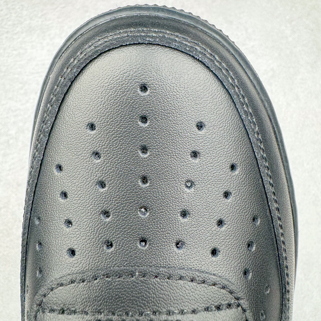 图片[18]-＃KZ神版特价 NK Air Force 1 Low \’07 空军一号低帮经典板鞋 全黑 CW2288-001 同步官方2024专柜在售全新版本细节 更新3/4背胶 全新货号 鞋盒规格 不规则波浪大底咬花 全鞋电脑针车 工整有序 视觉效果满分 原厂拉帮手法 标准四线 密度针距针孔大小控制到位 原装反口里网布海绵 正确卡色网眼大小 新版鞋撑改用纸团代替 原厂港宝加持完美还原灵魂版型 原盒原配从里到外百分百还原 原厂全头层原厂皮料 原标原盒 内置Sole气垫 中底白色背胶 中底划线 已经无限的接近公司 原厂楦头 原厂刺绣 后跟弧度修正 独家私模最大开发到48.5 尺码：35.5 36 36.5 37.5 38 38.5 39 40 40.5 41 42 42.5 43 44 44.5 45 46 47.5 48.5-选品中心