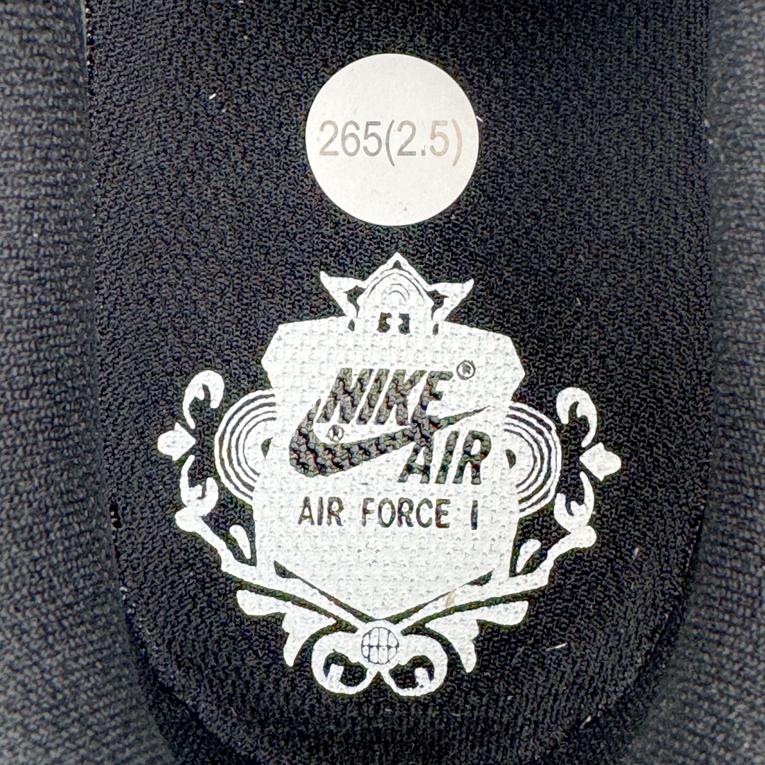图片[15]-＃KZ神版特价 NK Air Force 1 Low \’07 空军一号低帮经典板鞋 全黑 CW2288-001 同步官方2024专柜在售全新版本细节 更新3/4背胶 全新货号 鞋盒规格 不规则波浪大底咬花 全鞋电脑针车 工整有序 视觉效果满分 原厂拉帮手法 标准四线 密度针距针孔大小控制到位 原装反口里网布海绵 正确卡色网眼大小 新版鞋撑改用纸团代替 原厂港宝加持完美还原灵魂版型 原盒原配从里到外百分百还原 原厂全头层原厂皮料 原标原盒 内置Sole气垫 中底白色背胶 中底划线 已经无限的接近公司 原厂楦头 原厂刺绣 后跟弧度修正 独家私模最大开发到48.5 尺码：35.5 36 36.5 37.5 38 38.5 39 40 40.5 41 42 42.5 43 44 44.5 45 46 47.5 48.5-选品中心