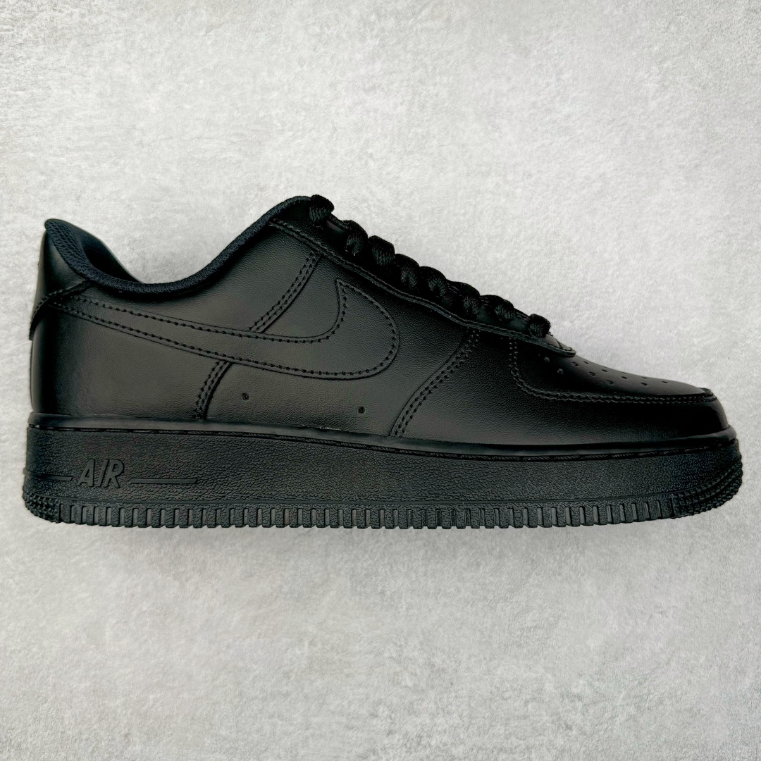 ＃KZ神版特价 NK Air Force 1 Low \’07 空军一号低帮经典板鞋 全黑 CW2288-001 同步官方2024专柜在售全新版本细节 更新3/4背胶 全新货号 鞋盒规格 不规则波浪大底咬花 全鞋电脑针车 工整有序 视觉效果满分 原厂拉帮手法 标准四线 密度针距针孔大小控制到位 原装反口里网布海绵 正确卡色网眼大小 新版鞋撑改用纸团代替 原厂港宝加持完美还原灵魂版型 原盒原配从里到外百分百还原 原厂全头层原厂皮料 原标原盒 内置Sole气垫 中底白色背胶 中底划线 已经无限的接近公司 原厂楦头 原厂刺绣 后跟弧度修正 独家私模最大开发到48.5 尺码：35.5 36 36.5 37.5 38 38.5 39 40 40.5 41 42 42.5 43 44 44.5 45 46 47.5 48.5-选品中心