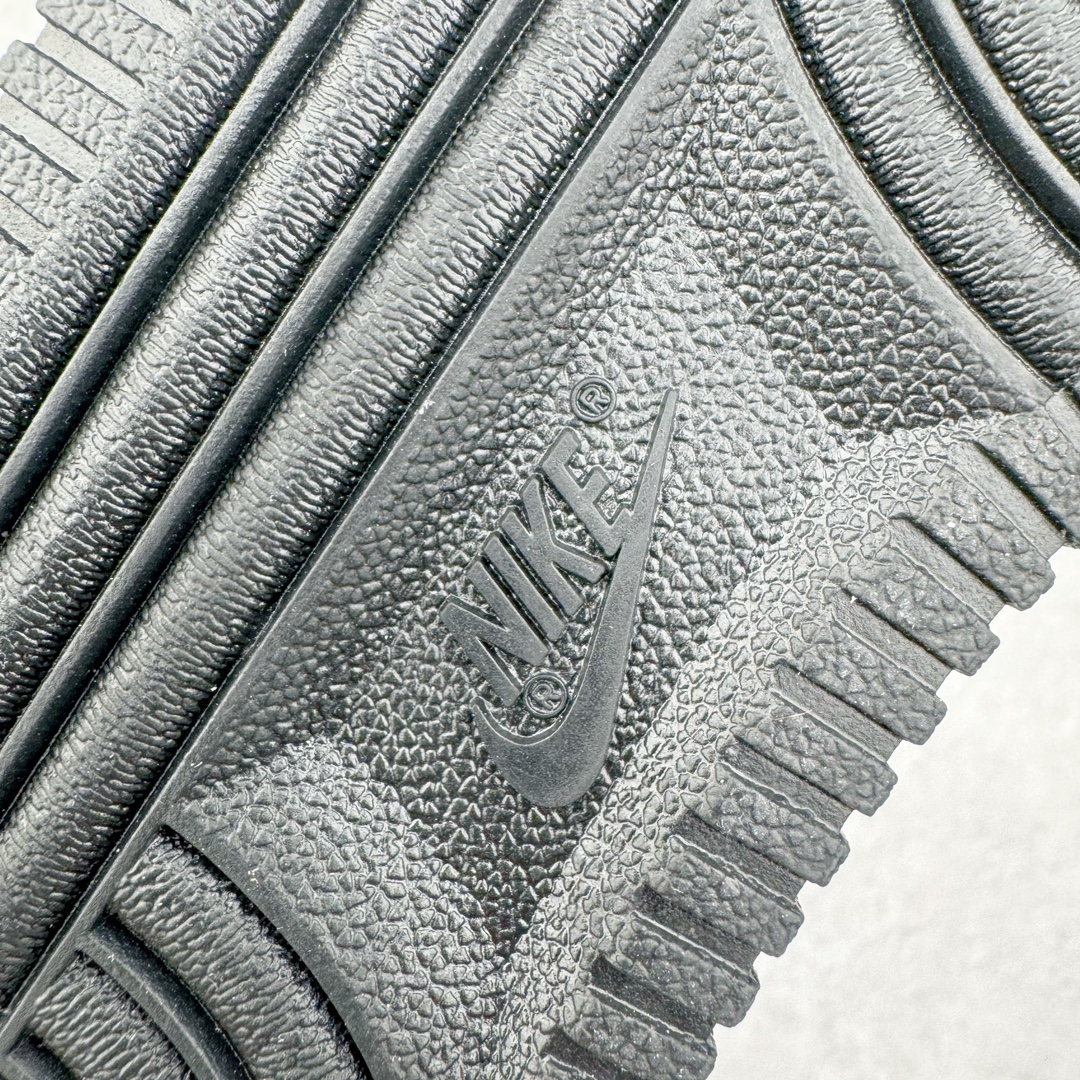 图片[22]-＃KZ神版特价 NK Air Force 1 Low \’07 空军一号低帮经典板鞋 全黑 CW2288-001 同步官方2024专柜在售全新版本细节 更新3/4背胶 全新货号 鞋盒规格 不规则波浪大底咬花 全鞋电脑针车 工整有序 视觉效果满分 原厂拉帮手法 标准四线 密度针距针孔大小控制到位 原装反口里网布海绵 正确卡色网眼大小 新版鞋撑改用纸团代替 原厂港宝加持完美还原灵魂版型 原盒原配从里到外百分百还原 原厂全头层原厂皮料 原标原盒 内置Sole气垫 中底白色背胶 中底划线 已经无限的接近公司 原厂楦头 原厂刺绣 后跟弧度修正 独家私模最大开发到48.5 尺码：35.5 36 36.5 37.5 38 38.5 39 40 40.5 41 42 42.5 43 44 44.5 45 46 47.5 48.5-选品中心