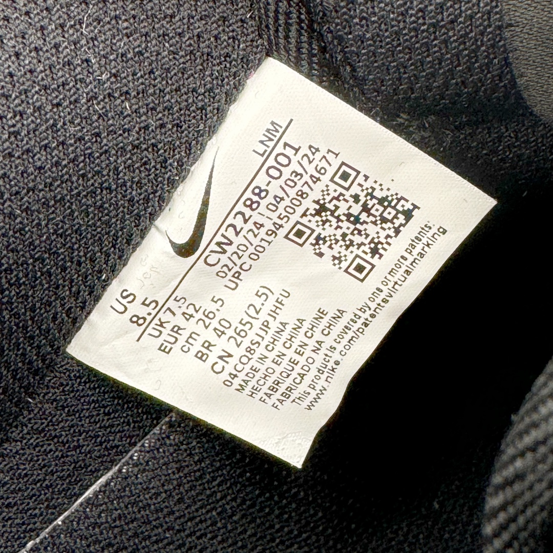 图片[12]-＃KZ神版特价 NK Air Force 1 Low \’07 空军一号低帮经典板鞋 全黑 CW2288-001 同步官方2024专柜在售全新版本细节 更新3/4背胶 全新货号 鞋盒规格 不规则波浪大底咬花 全鞋电脑针车 工整有序 视觉效果满分 原厂拉帮手法 标准四线 密度针距针孔大小控制到位 原装反口里网布海绵 正确卡色网眼大小 新版鞋撑改用纸团代替 原厂港宝加持完美还原灵魂版型 原盒原配从里到外百分百还原 原厂全头层原厂皮料 原标原盒 内置Sole气垫 中底白色背胶 中底划线 已经无限的接近公司 原厂楦头 原厂刺绣 后跟弧度修正 独家私模最大开发到48.5 尺码：35.5 36 36.5 37.5 38 38.5 39 40 40.5 41 42 42.5 43 44 44.5 45 46 47.5 48.5-选品中心