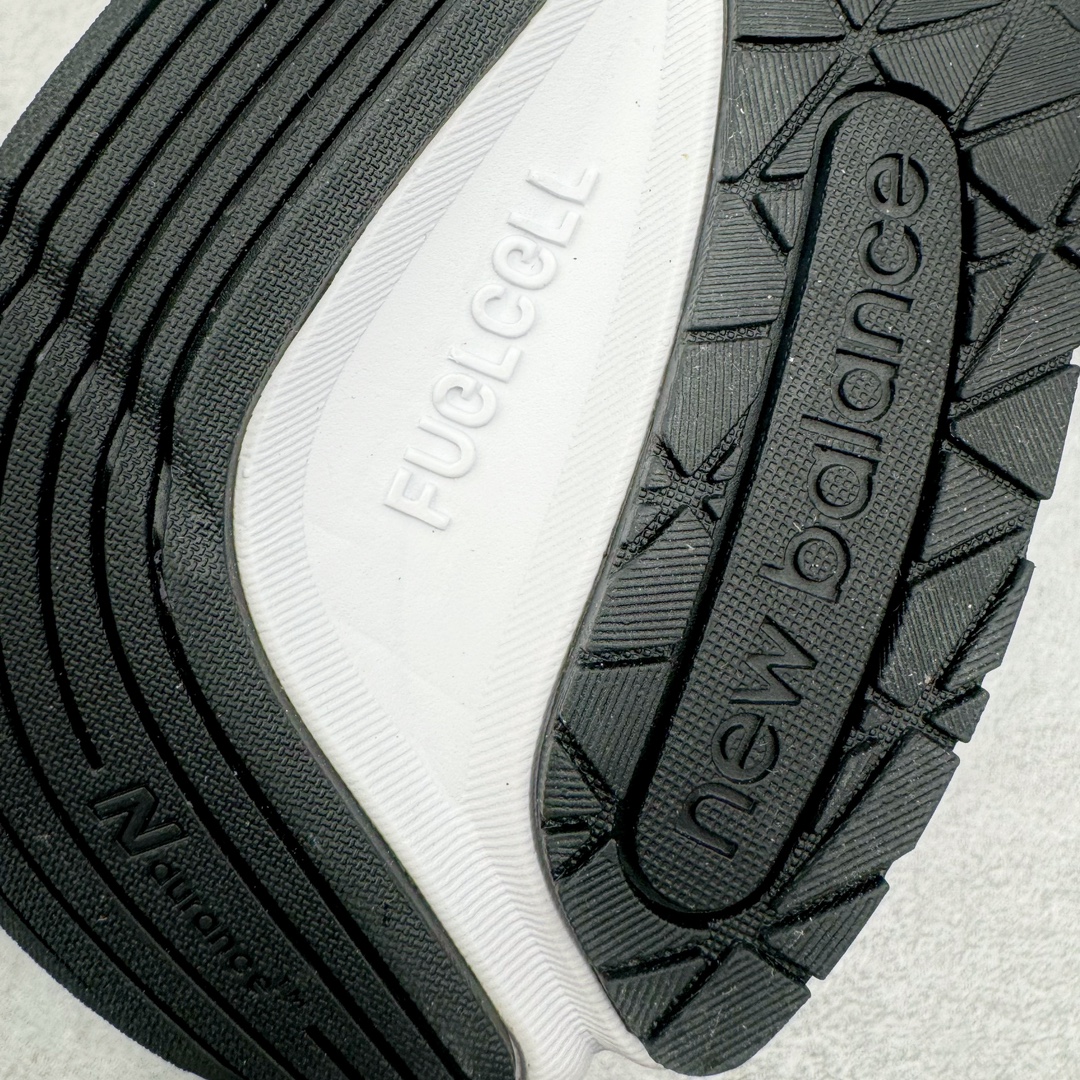 图片[20]-＃M纯原 New Balance M990GL6 新百伦NB990V6 原始灰 第六代总统复古慢跑鞋 正确3M反光细节 原楦原纸版开发 正确6层组合底模精密开发 后跟透明TPU水晶装饰条稳固 沿用了引以为傲的跑鞋手工技艺 采用猪皮绒面并包裹局部透气网面的鞋身设计 菱网鞋舌上刻有New Balance USA 鞋面依旧身着经典的大热之灰 彰显了其高端的品质身份 尺码：36 37 37.5 38 38.5 39 40 40.5 41.5 42 42.5 43 44 44.5 45 46.5-选品中心