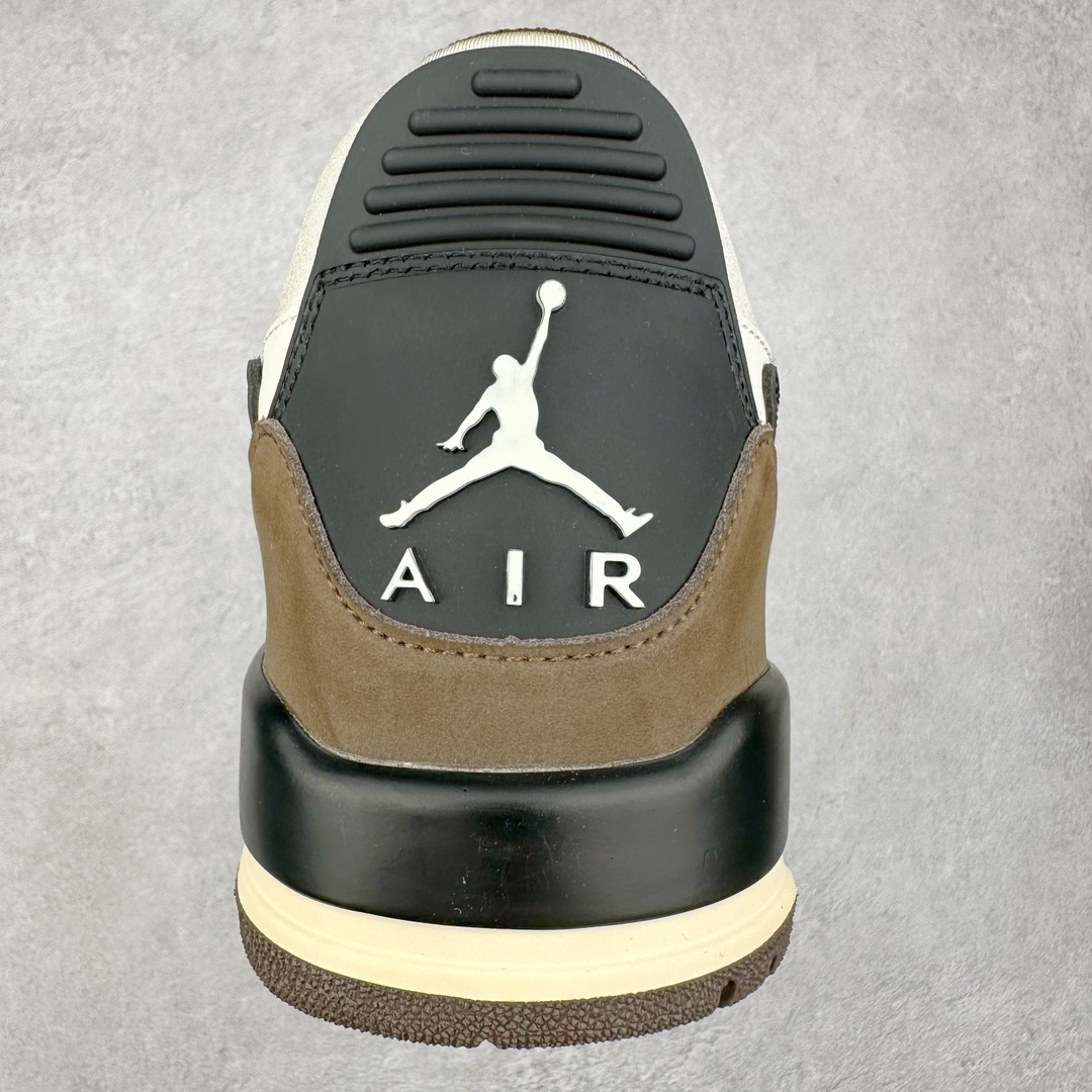 图片[8]-＃PP特价福利 Air Jordan Legacy AJ312 复古篮球鞋 鞋身采用了皮革材质打造 横跨鞋面的魔术贴十分吸睛 侧面的Swoosh Logo的一部分被鞋面遮挡了一部分 颇具玩味 魔术贴上标有NK标识 而鞋舌上是Jordan的经典红色飞翼Logo 后跟和鞋底均采用了AJ3的设计 后跟上同样也使用了经典的爆裂纹图案 尺码：36 36.5 37.5 38 38.5 39 40 40.5 41 42 42.5 43 44 44.5 45 46 47.5-选品中心