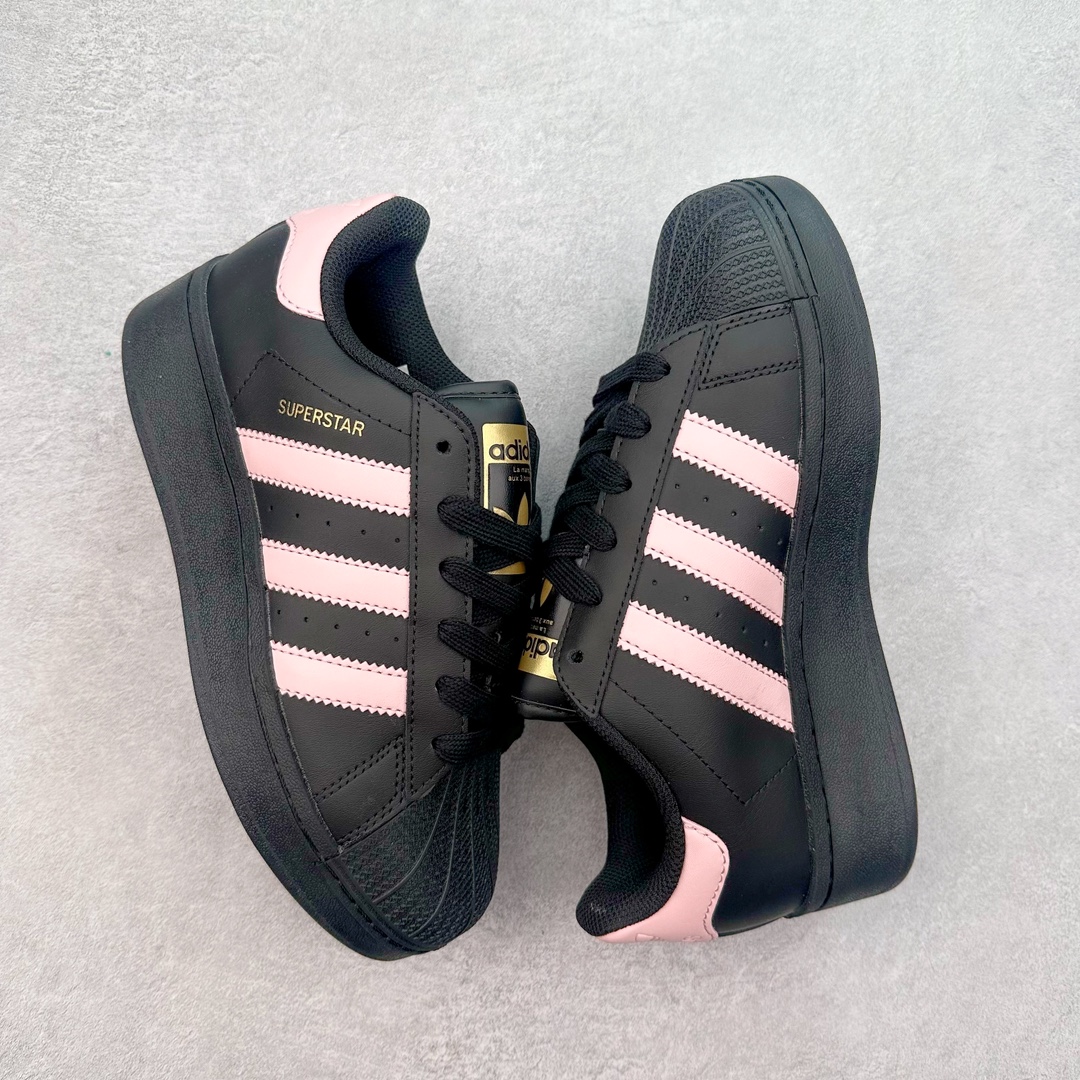 图片[3]-＃特价福利 AD Originals Superstar 经典复古贝壳头厚底板鞋 IF9995 诞生于1969年 是第一双将全皮面鞋 身与橡胶鞋头结合在一起的低帮篮球鞋 Superstar最开始 是作为高帮篮球鞋Pro Model的低帮版本而出现的 但因为其独特和醒目的橡胶鞋头造型而让大家熟知 被大家形象地称为\\\”shelltoe\\\”贝壳头 在70年代的美国职业篮球场上 接近3/4的NBA球员都将这双Superstar作为场上用鞋 80年代之后 经过不断的改良和发展 Superstar逐渐成为横跨时装、音乐、街头文化、休闲和运动等各大领域的时尚潮鞋 尺码：35.5 36 36.5 37 38 38.5 39 40 40.5 41 42 42.5 43 44 44.5 45-选品中心