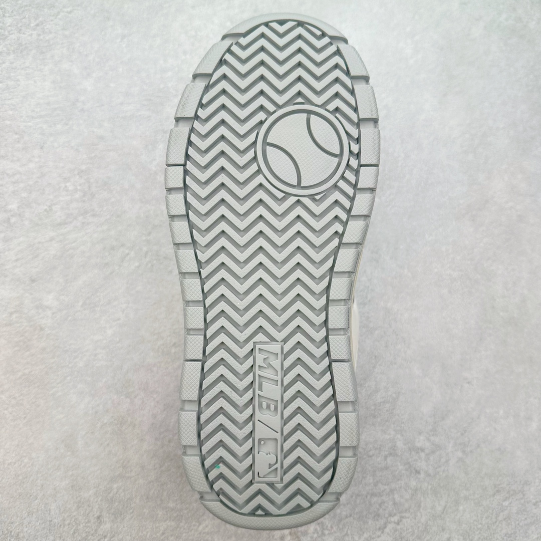 图片[9]-MLB Chunky Liner 时尚舒适耐磨低帮生活休闲鞋 MLB是韩国F&F旗下潮流服装品牌，拥有150年历史的经典传统，是街头文化和国际生活方式的领导者。MLB 拥有包括男装、女装、童装、配饰在内的全品类服饰，提供覆盖各性别、各年龄层、From Head to Toe的穿搭装备。其产品结合了韩国的时尚造型与质感，展现了运动服饰也可以兼具时尚潮流的风格。在产品设计上，MLB不仅融合了美国职业棒球大联盟的各当家球队，更结合了棒球运动中的各个元素。 尺码：35 36 36.5 37.5 38 38.5 39 40 40.5 41 42 42.5 43 44 44.5 45-选品中心