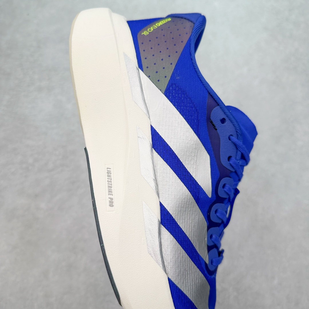 图片[6]-AD Adizero Eva SL M 零度进化版系列低帮轻便透气竞速休闲运动慢跑鞋 JR3417 相信大家对去年 adidas 横空出世的「顶级超跑」adiZero Adios Pro EVO 1 记忆犹新！不仅登顶阿迪史上最轻跑鞋宝座，更在接下来的全球马拉松赛事中，持续书写着惊人成绩，被网友戏称新一代「阿迪神鞋」全网刷屏！极简设计语言与强烈速度感和存在感的鞋侧三线，让人过目不忘，特别种草！其中定位于中长跑训练的 adidas Adizero Evo SL，整体外观造型与 adiZero Adios Pro EVO 1 非常相似。中底配置方面搭载全掌 Lightstrike Pro，鞋面采用透气网面示人，契合日常训练鞋的定位，更加耐用。外底给到了马牌橡胶，及类似上代竞速旗舰 adidas Adizero Adios Pro 3 区域分布。整体看下来无论是外观的鲜明辨识度，还是配置的扎实程度都很顶。尺码：36 36⅔ 37⅓ 38 38⅔ 39⅓ 40 40⅔ 41⅓ 42 42⅔ 43⅓ 44 45-选品中心
