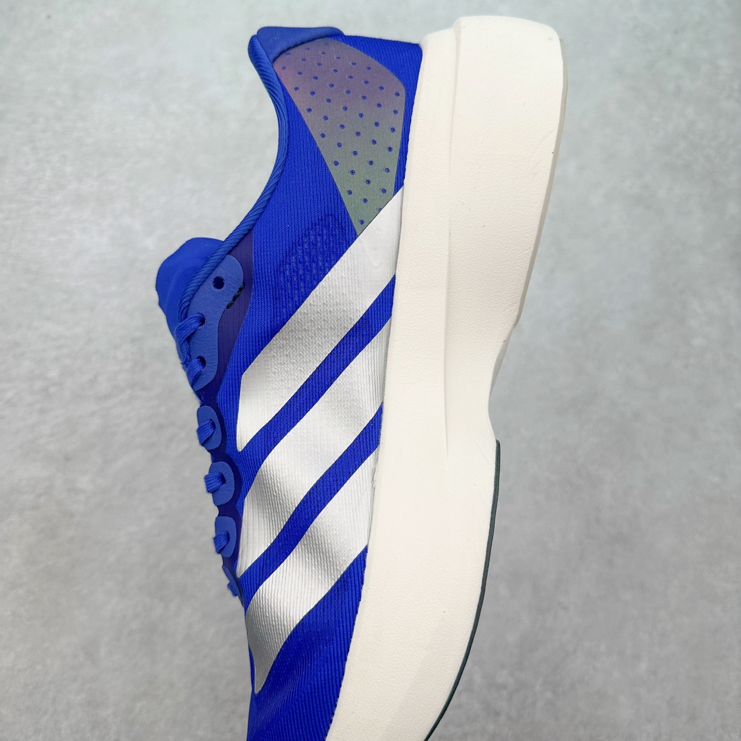 图片[7]-AD Adizero Eva SL M 零度进化版系列低帮轻便透气竞速休闲运动慢跑鞋 JR3417 相信大家对去年 adidas 横空出世的「顶级超跑」adiZero Adios Pro EVO 1 记忆犹新！不仅登顶阿迪史上最轻跑鞋宝座，更在接下来的全球马拉松赛事中，持续书写着惊人成绩，被网友戏称新一代「阿迪神鞋」全网刷屏！极简设计语言与强烈速度感和存在感的鞋侧三线，让人过目不忘，特别种草！其中定位于中长跑训练的 adidas Adizero Evo SL，整体外观造型与 adiZero Adios Pro EVO 1 非常相似。中底配置方面搭载全掌 Lightstrike Pro，鞋面采用透气网面示人，契合日常训练鞋的定位，更加耐用。外底给到了马牌橡胶，及类似上代竞速旗舰 adidas Adizero Adios Pro 3 区域分布。整体看下来无论是外观的鲜明辨识度，还是配置的扎实程度都很顶。尺码：36 36⅔ 37⅓ 38 38⅔ 39⅓ 40 40⅔ 41⅓ 42 42⅔ 43⅓ 44 45-选品中心