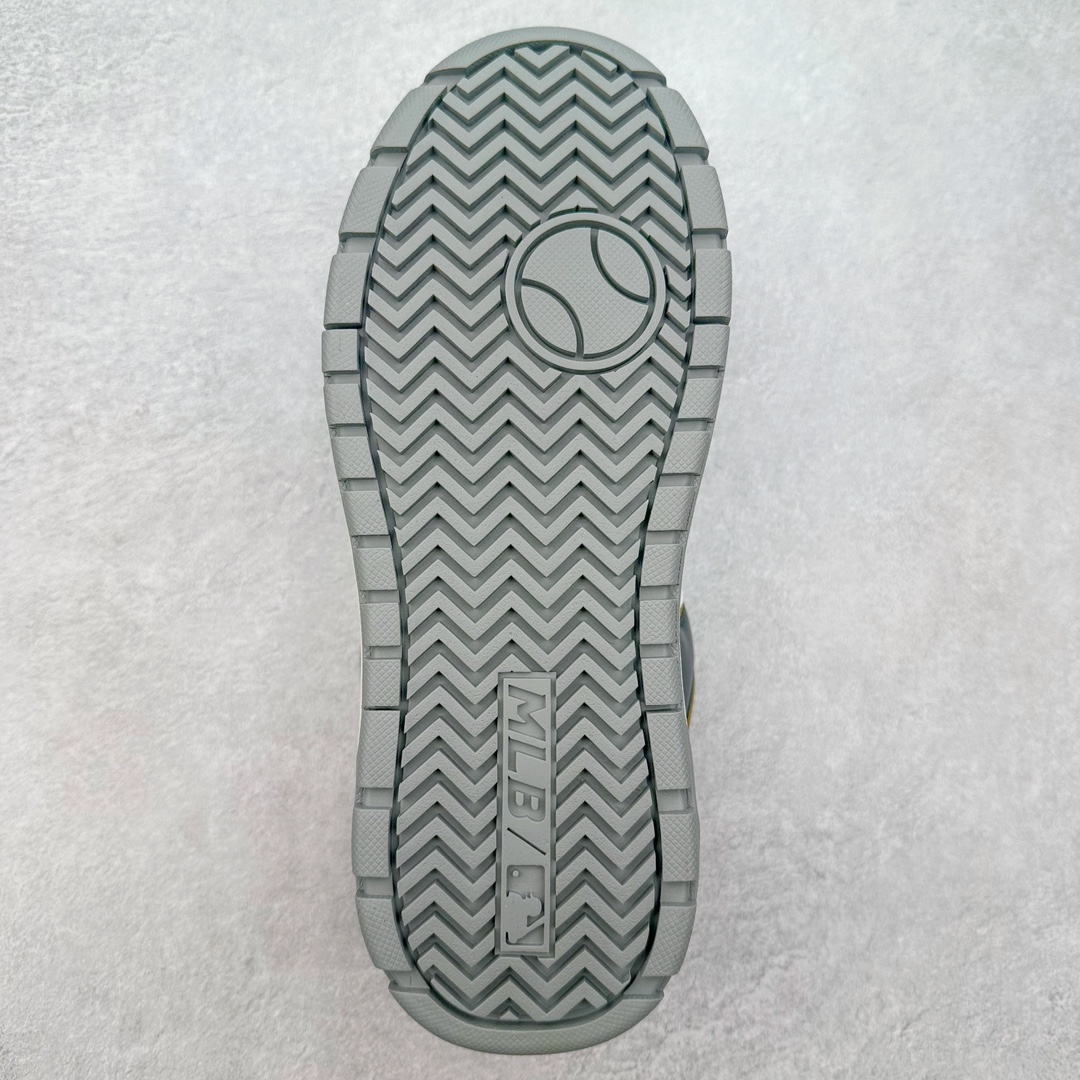 图片[9]-MLB Chunky Liner 时尚舒适耐磨低帮生活休闲鞋 MLB是韩国F&F旗下潮流服装品牌，拥有150年历史的经典传统，是街头文化和国际生活方式的领导者。MLB 拥有包括男装、女装、童装、配饰在内的全品类服饰，提供覆盖各性别、各年龄层、From Head to Toe的穿搭装备。其产品结合了韩国的时尚造型与质感，展现了运动服饰也可以兼具时尚潮流的风格。在产品设计上，MLB不仅融合了美国职业棒球大联盟的各当家球队，更结合了棒球运动中的各个元素。 尺码：35 36 36.5 37.5 38 38.5 39 40 40.5 41 42 42.5 43 44 44.5 45-选品中心