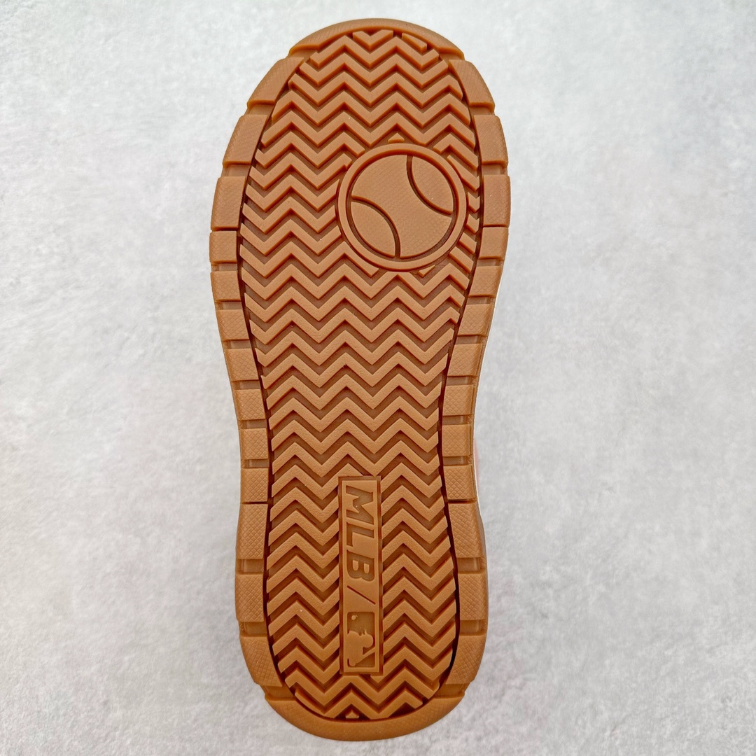 图片[9]-MLB Chunky Liner 时尚舒适耐磨低帮生活休闲鞋 MLB是韩国F&F旗下潮流服装品牌，拥有150年历史的经典传统，是街头文化和国际生活方式的领导者。MLB 拥有包括男装、女装、童装、配饰在内的全品类服饰，提供覆盖各性别、各年龄层、From Head to Toe的穿搭装备。其产品结合了韩国的时尚造型与质感，展现了运动服饰也可以兼具时尚潮流的风格。在产品设计上，MLB不仅融合了美国职业棒球大联盟的各当家球队，更结合了棒球运动中的各个元素。 尺码：35 36 36.5 37.5 38 38.5 39 40 40.5 41 42 42.5 43 44 44.5 45-选品中心