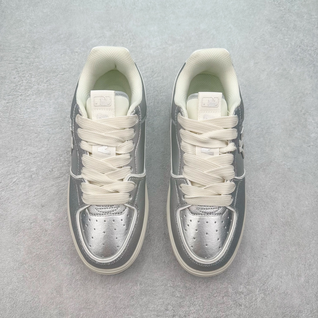 图片[2]-＃PB过验版 MLB Chunky Liner Basic 复古印花学长鞋系列低帮轻量增高厚底百搭休闲运动慢跑鞋板鞋 Korea韩国联名NY美国榄球纽约洋基队限定 目前可过轻松秒过各类鉴定 能操作的私聊 韩国代购专供 左脚内置NFC感应 区别市面贴纸假芯片 MLB专用菱形双针中底布 重点细节中底布带注胶孔 原厂NFC感应吊牌 支持鉴定 一个两位数 原盒原标 全套原楦原纸板原厂数据开发 中韩文保养标贴 绿色防霉片 平台代购专供 独家一比一RB+MD组合大底 高频后跟小人Logo精准对位立体饱满 正确网布加超迁鞋面 转印中底走线紧密 转印Logo工艺表层防刮不掉色 尺码：35 36 36.5 37.5 38 38.5 39 40 40.5 41 42 42.5 43 44 44.5 45-选品中心