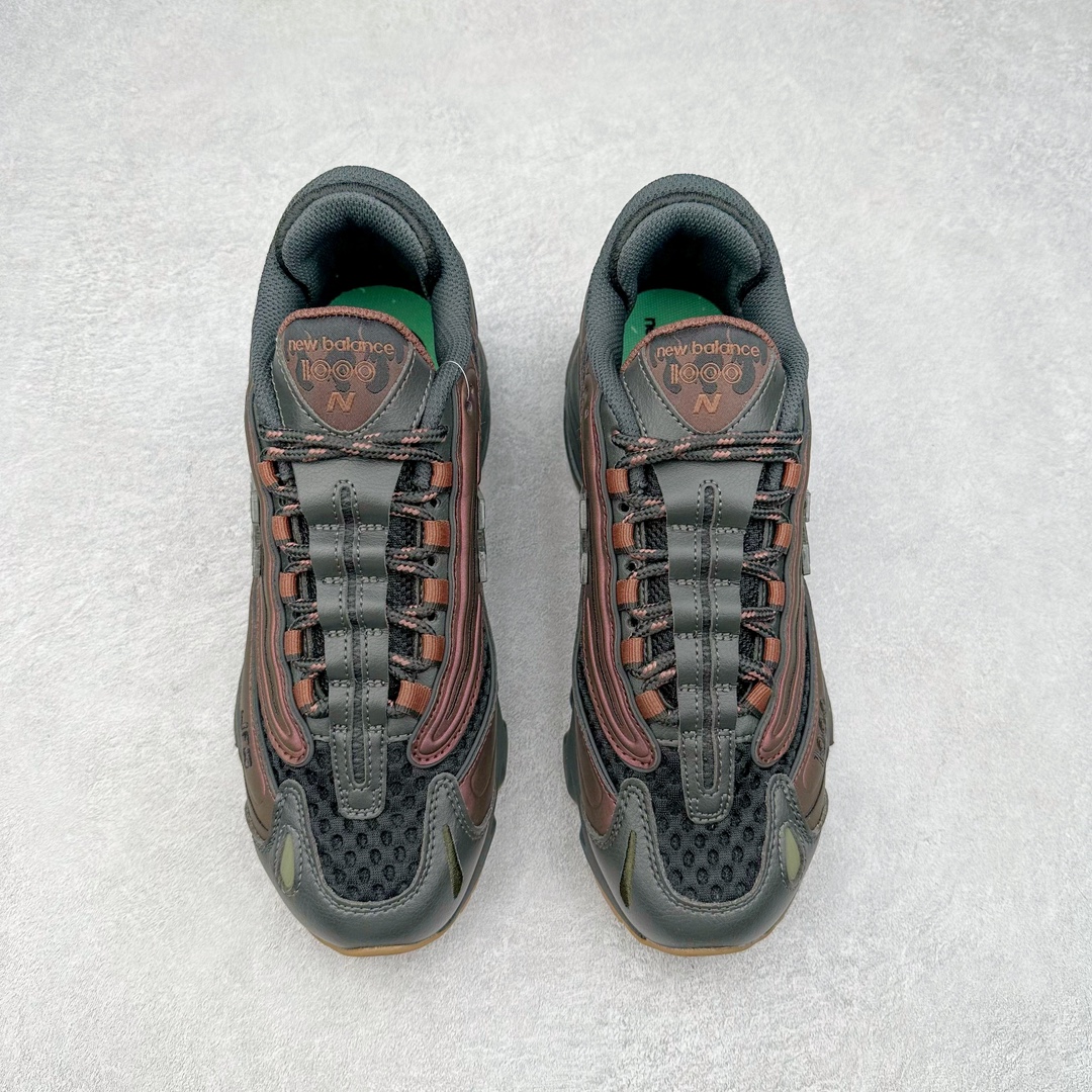 图片[2]-＃GT纯原福利 New Balance M1000 NB新百伦系列低帮复古老爹风休闲运动慢跑鞋 据悉，New Balance的复古鞋型M1000系列将在2024年正式回归。而自家美产创意总监Teddy Santis的AIMÉ LEON DORE也将率先推出联名1000撑撑场子，鞋款预计将在今年正式发布。New Balance1000系列作为NB最高端的鞋型，诞生于1999年，一度成为当年的热门鞋型，神似Nike Air Max95，现在看来也是一双符合潮流趋势的复古老爹鞋型。此番Teddy Santis亲自操刀，将丰富的配色和升级材质于复古的1000鞋型结合，鞋身采用米色、绿色和粉色的搭配。\\\”N\\\”字Logo也以全新的设计呈现，以1000标志性的网布和皮革材质打造，带来全新的视觉体验。后续ALD和New Balance1000的联名还将推出纯白配色，具体颜值还要等更多实物图的释出。AIMÉ LEON DORE和New Balance的多次联名一直有着超高的人气，无论是550还是1906R都有着不低的溢价，预计此番颜值不错的全新1000也会有着较高的人气。尺码：36 37 37.5 38 38.5 39.5 40 40.5 41.5 42 42.5 43 44 44.5 45 45.5 46.5-选品中心