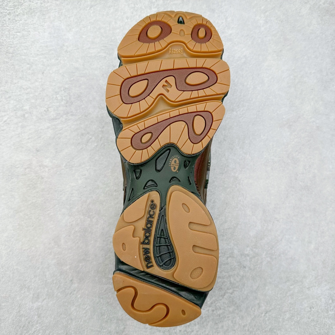 图片[9]-＃GT纯原福利 New Balance M1000 NB新百伦系列低帮复古老爹风休闲运动慢跑鞋 据悉，New Balance的复古鞋型M1000系列将在2024年正式回归。而自家美产创意总监Teddy Santis的AIMÉ LEON DORE也将率先推出联名1000撑撑场子，鞋款预计将在今年正式发布。New Balance1000系列作为NB最高端的鞋型，诞生于1999年，一度成为当年的热门鞋型，神似Nike Air Max95，现在看来也是一双符合潮流趋势的复古老爹鞋型。此番Teddy Santis亲自操刀，将丰富的配色和升级材质于复古的1000鞋型结合，鞋身采用米色、绿色和粉色的搭配。\\\”N\\\”字Logo也以全新的设计呈现，以1000标志性的网布和皮革材质打造，带来全新的视觉体验。后续ALD和New Balance1000的联名还将推出纯白配色，具体颜值还要等更多实物图的释出。AIMÉ LEON DORE和New Balance的多次联名一直有着超高的人气，无论是550还是1906R都有着不低的溢价，预计此番颜值不错的全新1000也会有着较高的人气。尺码：36 37 37.5 38 38.5 39.5 40 40.5 41.5 42 42.5 43 44 44.5 45 45.5 46.5-选品中心