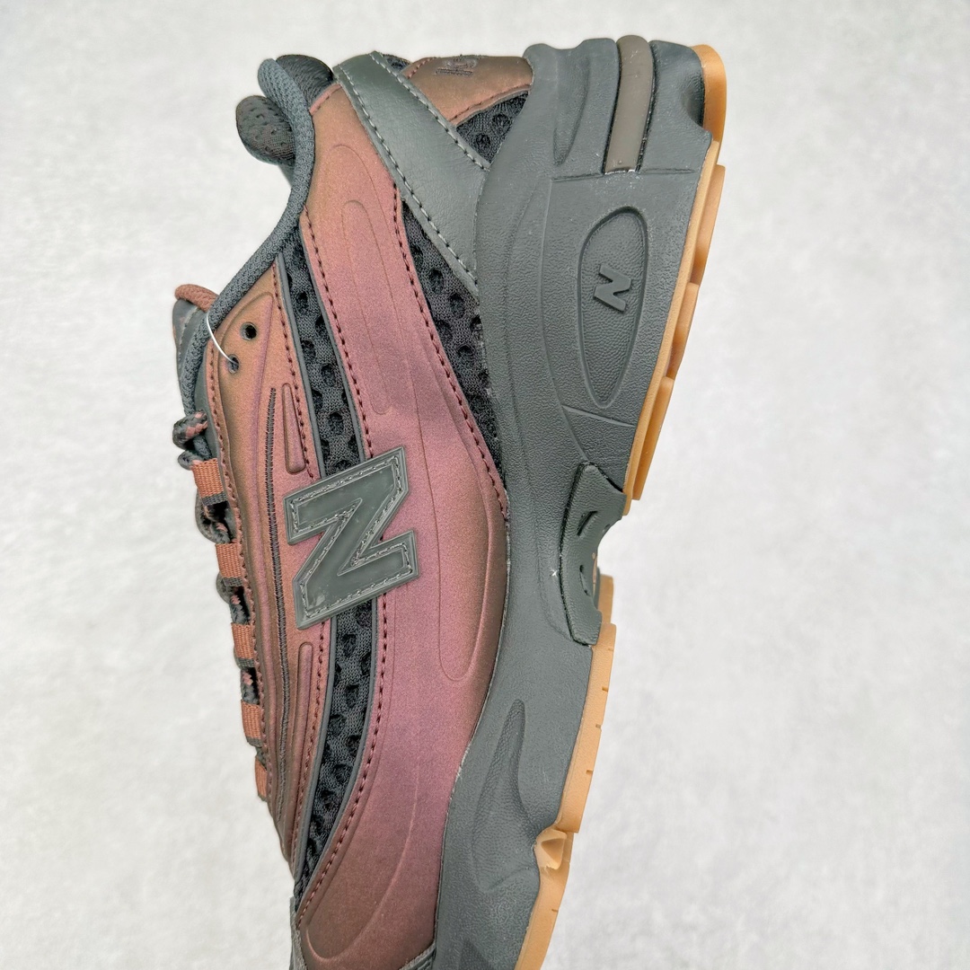 图片[7]-＃GT纯原福利 New Balance M1000 NB新百伦系列低帮复古老爹风休闲运动慢跑鞋 据悉，New Balance的复古鞋型M1000系列将在2024年正式回归。而自家美产创意总监Teddy Santis的AIMÉ LEON DORE也将率先推出联名1000撑撑场子，鞋款预计将在今年正式发布。New Balance1000系列作为NB最高端的鞋型，诞生于1999年，一度成为当年的热门鞋型，神似Nike Air Max95，现在看来也是一双符合潮流趋势的复古老爹鞋型。此番Teddy Santis亲自操刀，将丰富的配色和升级材质于复古的1000鞋型结合，鞋身采用米色、绿色和粉色的搭配。\\\”N\\\”字Logo也以全新的设计呈现，以1000标志性的网布和皮革材质打造，带来全新的视觉体验。后续ALD和New Balance1000的联名还将推出纯白配色，具体颜值还要等更多实物图的释出。AIMÉ LEON DORE和New Balance的多次联名一直有着超高的人气，无论是550还是1906R都有着不低的溢价，预计此番颜值不错的全新1000也会有着较高的人气。尺码：36 37 37.5 38 38.5 39.5 40 40.5 41.5 42 42.5 43 44 44.5 45 45.5 46.5-选品中心