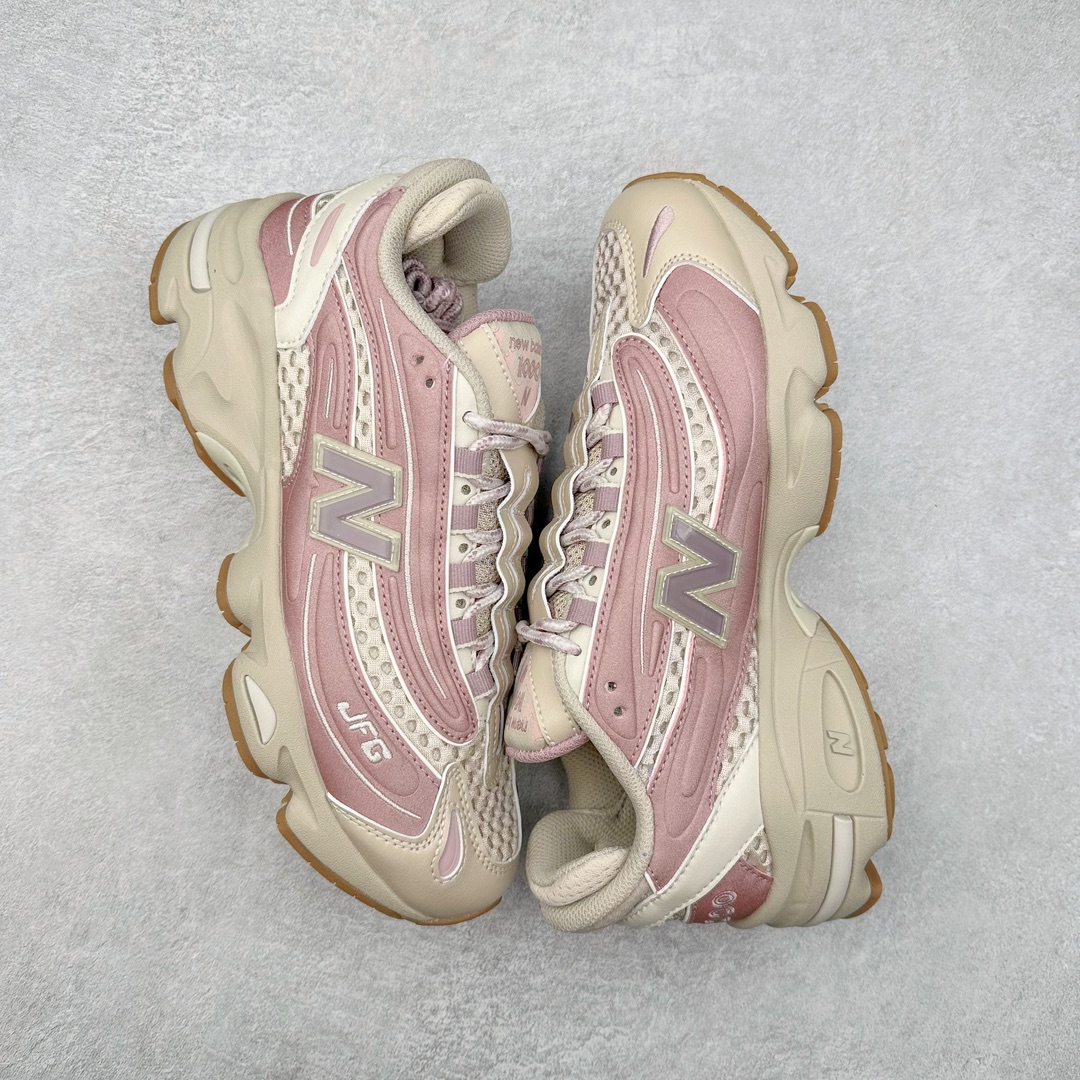 图片[3]-＃GT纯原福利 New Balance M1000 NB新百伦系列低帮复古老爹风休闲运动慢跑鞋 据悉，New Balance的复古鞋型M1000系列将在2024年正式回归。而自家美产创意总监Teddy Santis的AIMÉ LEON DORE也将率先推出联名1000撑撑场子，鞋款预计将在今年正式发布。New Balance1000系列作为NB最高端的鞋型，诞生于1999年，一度成为当年的热门鞋型，神似Nike Air Max95，现在看来也是一双符合潮流趋势的复古老爹鞋型。此番Teddy Santis亲自操刀，将丰富的配色和升级材质于复古的1000鞋型结合，鞋身采用米色、绿色和粉色的搭配。\\\”N\\\”字Logo也以全新的设计呈现，以1000标志性的网布和皮革材质打造，带来全新的视觉体验。后续ALD和New Balance1000的联名还将推出纯白配色，具体颜值还要等更多实物图的释出。AIMÉ LEON DORE和New Balance的多次联名一直有着超高的人气，无论是550还是1906R都有着不低的溢价，预计此番颜值不错的全新1000也会有着较高的人气。尺码：36 37 37.5 38 38.5 39.5 40 40.5 41.5 42 42.5 43 44 44.5 45 45.5 46.5-选品中心