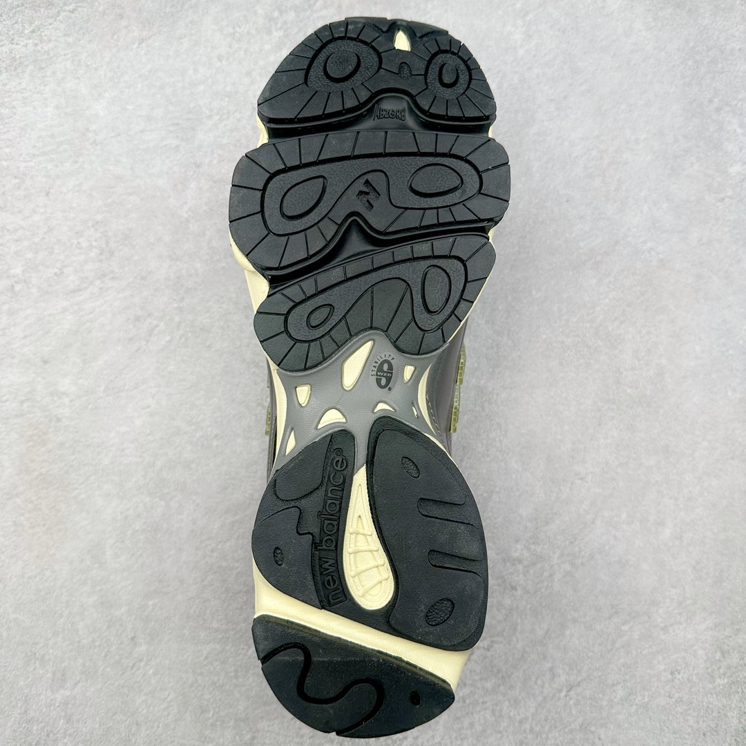 图片[9]-＃GT纯原福利 New Balance M1000 NB新百伦系列低帮复古老爹风休闲运动慢跑鞋 据悉，New Balance的复古鞋型M1000系列将在2024年正式回归。而自家美产创意总监Teddy Santis的AIMÉ LEON DORE也将率先推出联名1000撑撑场子，鞋款预计将在今年正式发布。New Balance1000系列作为NB最高端的鞋型，诞生于1999年，一度成为当年的热门鞋型，神似Nike Air Max95，现在看来也是一双符合潮流趋势的复古老爹鞋型。此番Teddy Santis亲自操刀，将丰富的配色和升级材质于复古的1000鞋型结合，鞋身采用米色、绿色和粉色的搭配。\\\”N\\\”字Logo也以全新的设计呈现，以1000标志性的网布和皮革材质打造，带来全新的视觉体验。后续ALD和New Balance1000的联名还将推出纯白配色，具体颜值还要等更多实物图的释出。AIMÉ LEON DORE和New Balance的多次联名一直有着超高的人气，无论是550还是1906R都有着不低的溢价，预计此番颜值不错的全新1000也会有着较高的人气。尺码：36 37 37.5 38 38.5 39.5 40 40.5 41.5 42 42.5 43 44 44.5 45 45.5 46.5-选品中心