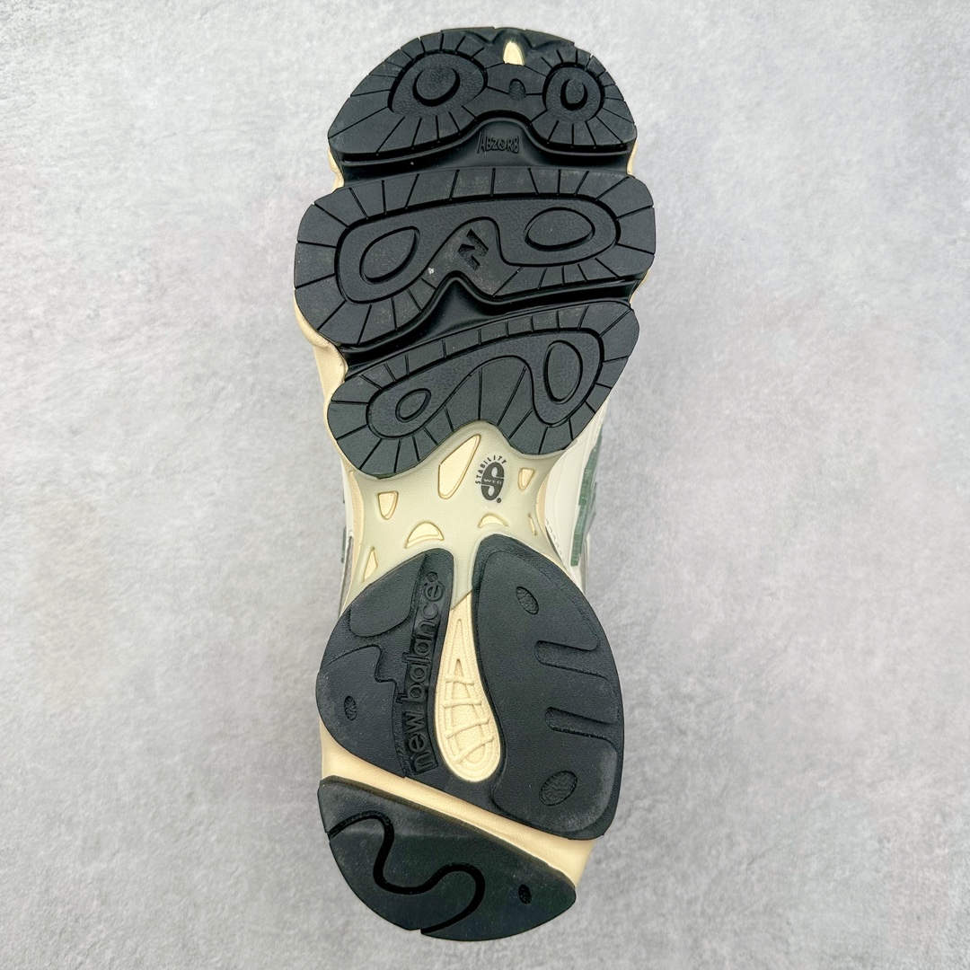 图片[9]-＃GT纯原福利 New Balance M1000 NB新百伦系列低帮复古老爹风休闲运动慢跑鞋 据悉，New Balance的复古鞋型M1000系列将在2024年正式回归。而自家美产创意总监Teddy Santis的AIMÉ LEON DORE也将率先推出联名1000撑撑场子，鞋款预计将在今年正式发布。New Balance1000系列作为NB最高端的鞋型，诞生于1999年，一度成为当年的热门鞋型，神似Nike Air Max95，现在看来也是一双符合潮流趋势的复古老爹鞋型。此番Teddy Santis亲自操刀，将丰富的配色和升级材质于复古的1000鞋型结合，鞋身采用米色、绿色和粉色的搭配。\\\”N\\\”字Logo也以全新的设计呈现，以1000标志性的网布和皮革材质打造，带来全新的视觉体验。后续ALD和New Balance1000的联名还将推出纯白配色，具体颜值还要等更多实物图的释出。AIMÉ LEON DORE和New Balance的多次联名一直有着超高的人气，无论是550还是1906R都有着不低的溢价，预计此番颜值不错的全新1000也会有着较高的人气。尺码：36 37 37.5 38 38.5 39.5 40 40.5 41.5 42 42.5 43 44 44.5 45 45.5 46.5-选品中心