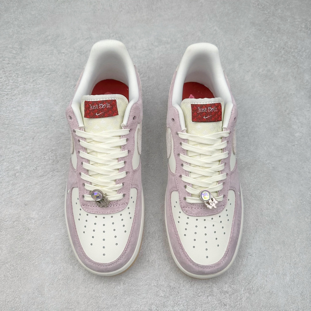 图片[2]-＃特价福利 NK Air Force 1´07 Low 空军一号百搭休闲运动板鞋 DIY得物定制配色 柔软、弹性十足的缓震性能和出色的中底设计 横跨复古与现代的外型结合 造就出风靡全球三十多年的Force 1 直到今天还深受青睐 尺码：35.5 36 36.5 37.5 38 38.5 39 40 40.5 41 42 42.5 43 44 44.5 45-选品中心