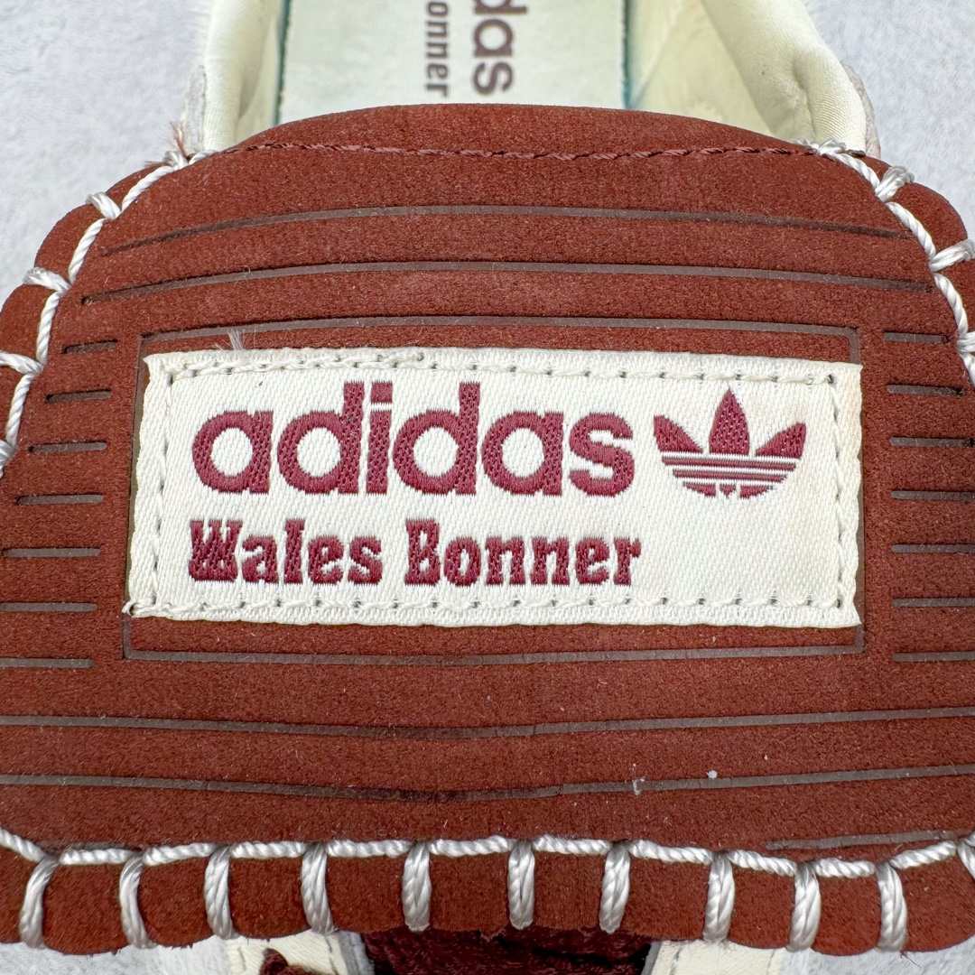 图片[15]-＃HP纯原 Wales Bonner x AD Originals Samba Classic 桑巴舞系列绅士德训足球风百搭低帮休闲运动板鞋 白酒红 IE0586 全套原纸板楦头开发 每道工序同步公司流程 确保原汁原味 完美呈现原鞋版型 原厂高频磨具加持 精准内部资源对接 Logo字体百分百还原 原厂特供纳米纤维板 区别市面劣质纸板中底 原厂海玻璃鞋垫 正确3/2横条宽版背胶 一比一鞋头弧度高度鞋身弧度 烫金亮度高频深浅同步原鞋 独家私模最大47.5 半透明橡胶大底 原厂定制真马毛毛皮组合环保纤维革鞋面 原厂港宝加持定型后跟R度完美 原厂高频磨具加持 Logo字体 凹凸明显 轮廓分明 描漆定位精准 三道杠为尖角45°锯齿状 高频立体感很强 区别圆形锯齿 已最大程度还原公司 欢迎对比 此次双方的全新联名鞋款也均以 Originals Samba 为基础 同时共打造了四款风格迥异的鞋款 要说最亮眼的还是当属这双「豹纹」配色 除了标志性的鞋身图案外 侧面马毛材质的使用也让整双鞋质感得到升华 同时搭配上鞋身两侧经典的白色 AD「三道杠」Logo 以及蓝色的内衬 也呈现出多层次视觉体验 而要论最吸睛的还要数鞋舌处延续了的「大舌头」设计 当然这也正是 Wales Bonner 品牌与 adidas Samba 合作的产品亮点之一 尺码：35.5 36 36.5 37.5 38 38.5 39 40 40.5 41 42 42.5 43 44 44.5 45 46 47-选品中心