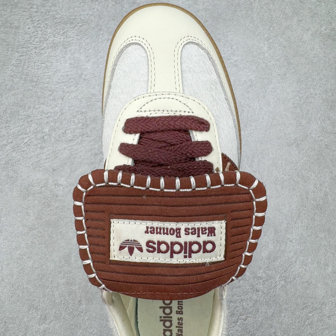 图片[4]-＃HP纯原 Wales Bonner x AD Originals Samba Classic 桑巴舞系列绅士德训足球风百搭低帮休闲运动板鞋 白酒红 IE0586 全套原纸板楦头开发 每道工序同步公司流程 确保原汁原味 完美呈现原鞋版型 原厂高频磨具加持 精准内部资源对接 Logo字体百分百还原 原厂特供纳米纤维板 区别市面劣质纸板中底 原厂海玻璃鞋垫 正确3/2横条宽版背胶 一比一鞋头弧度高度鞋身弧度 烫金亮度高频深浅同步原鞋 独家私模最大47.5 半透明橡胶大底 原厂定制真马毛毛皮组合环保纤维革鞋面 原厂港宝加持定型后跟R度完美 原厂高频磨具加持 Logo字体 凹凸明显 轮廓分明 描漆定位精准 三道杠为尖角45°锯齿状 高频立体感很强 区别圆形锯齿 已最大程度还原公司 欢迎对比 此次双方的全新联名鞋款也均以 Originals Samba 为基础 同时共打造了四款风格迥异的鞋款 要说最亮眼的还是当属这双「豹纹」配色 除了标志性的鞋身图案外 侧面马毛材质的使用也让整双鞋质感得到升华 同时搭配上鞋身两侧经典的白色 AD「三道杠」Logo 以及蓝色的内衬 也呈现出多层次视觉体验 而要论最吸睛的还要数鞋舌处延续了的「大舌头」设计 当然这也正是 Wales Bonner 品牌与 adidas Samba 合作的产品亮点之一 尺码：35.5 36 36.5 37.5 38 38.5 39 40 40.5 41 42 42.5 43 44 44.5 45 46 47-选品中心