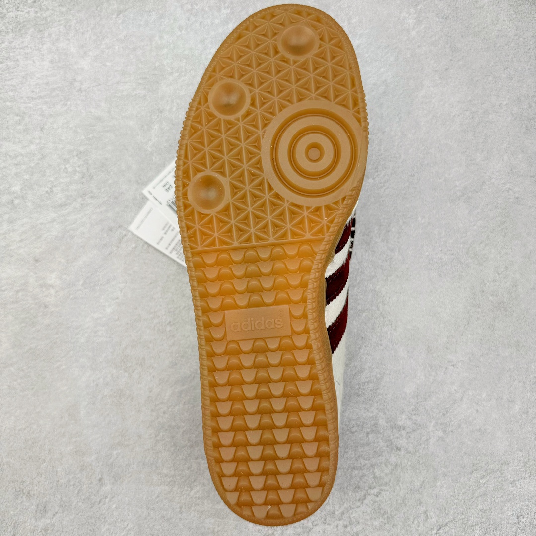 图片[9]-＃HP纯原 Wales Bonner x AD Originals Samba Classic 桑巴舞系列绅士德训足球风百搭低帮休闲运动板鞋 白酒红 IE0586 全套原纸板楦头开发 每道工序同步公司流程 确保原汁原味 完美呈现原鞋版型 原厂高频磨具加持 精准内部资源对接 Logo字体百分百还原 原厂特供纳米纤维板 区别市面劣质纸板中底 原厂海玻璃鞋垫 正确3/2横条宽版背胶 一比一鞋头弧度高度鞋身弧度 烫金亮度高频深浅同步原鞋 独家私模最大47.5 半透明橡胶大底 原厂定制真马毛毛皮组合环保纤维革鞋面 原厂港宝加持定型后跟R度完美 原厂高频磨具加持 Logo字体 凹凸明显 轮廓分明 描漆定位精准 三道杠为尖角45°锯齿状 高频立体感很强 区别圆形锯齿 已最大程度还原公司 欢迎对比 此次双方的全新联名鞋款也均以 Originals Samba 为基础 同时共打造了四款风格迥异的鞋款 要说最亮眼的还是当属这双「豹纹」配色 除了标志性的鞋身图案外 侧面马毛材质的使用也让整双鞋质感得到升华 同时搭配上鞋身两侧经典的白色 AD「三道杠」Logo 以及蓝色的内衬 也呈现出多层次视觉体验 而要论最吸睛的还要数鞋舌处延续了的「大舌头」设计 当然这也正是 Wales Bonner 品牌与 adidas Samba 合作的产品亮点之一 尺码：35.5 36 36.5 37.5 38 38.5 39 40 40.5 41 42 42.5 43 44 44.5 45 46 47-选品中心