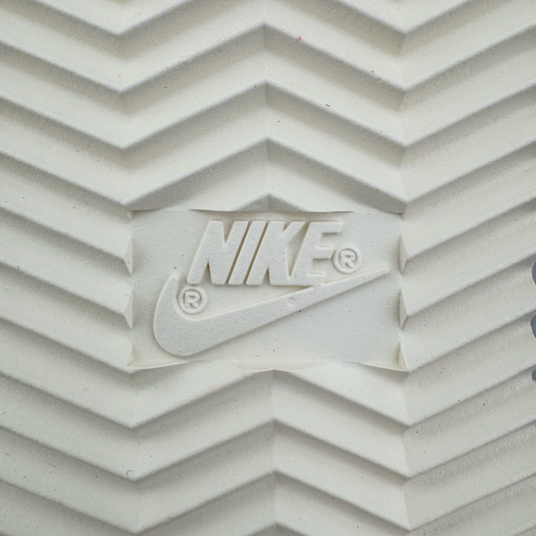 图片[22]-＃JC纯原 NK Classic Cortez Leather 阿甘复古初代皮革慢跑鞋 DZ2795-601 实体平台指令订单 全套原纸板楦头开发 原厂数据大底磨具 一比一鞋头弧度高度鞋身弧度 细节品控鞋型随意对比 正确烫金高频细节 公司级标准检验QC 区分市面一切版本 完美复刻阿甘复古鞋型 尺码：35.5 36 36.5 37.5 38 38.5 39 40 40.5 41 42 42.5 43 44 45-选品中心